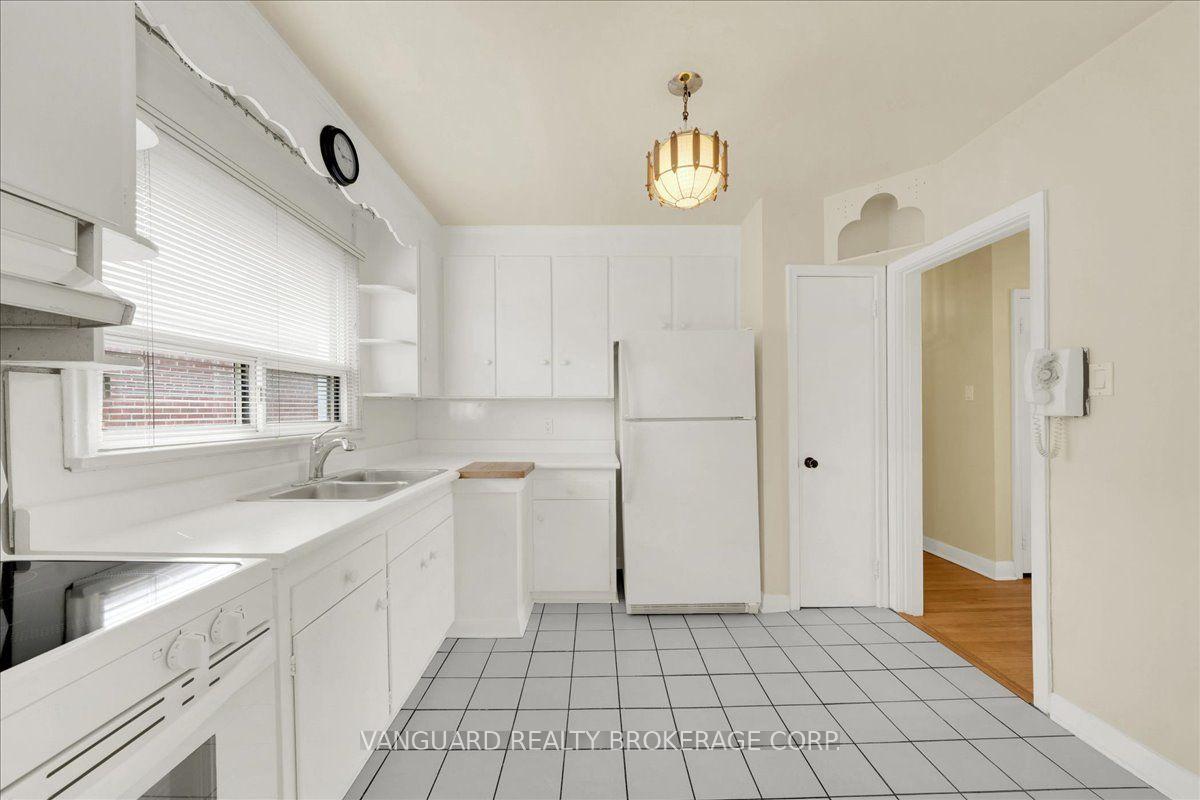 Photo 22 of 39 Camborne Avenue, North York, Downsview-Roding-CFB — HOMEH