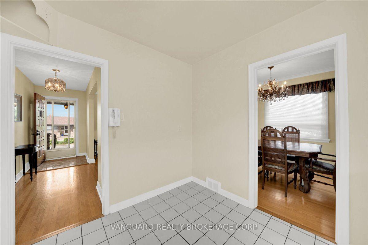 Photo 23 of 39 Camborne Avenue, North York, Downsview-Roding-CFB — HOMEH