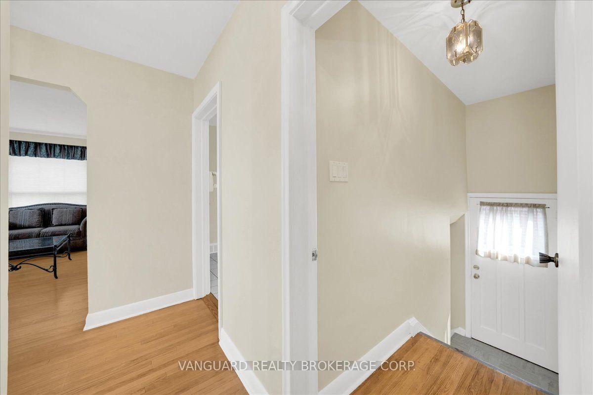 Photo 25 of 39 Camborne Avenue, North York, Downsview-Roding-CFB — HOMEH