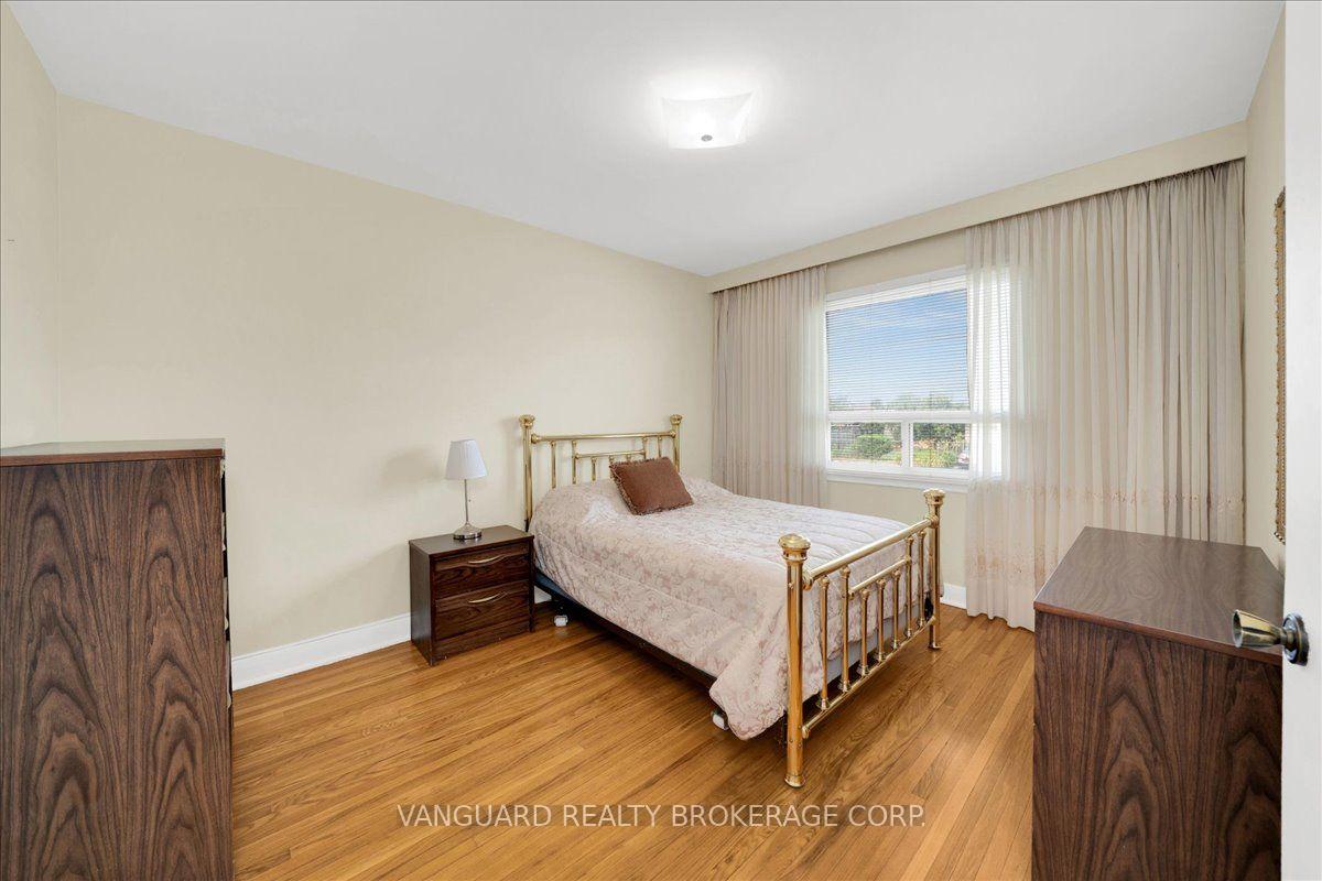 Photo 27 of 39 Camborne Avenue, North York, Downsview-Roding-CFB — HOMEH