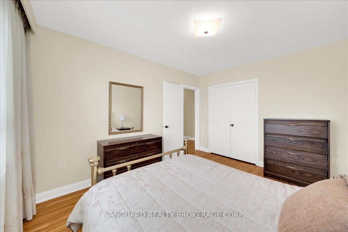 Photo 28 of 39 Camborne Avenue, North York, Downsview-Roding-CFB — HOMEH