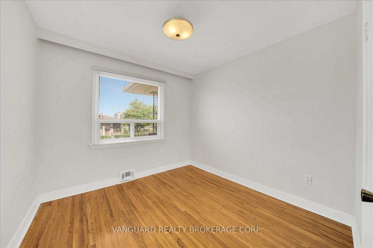 Photo 29 of 39 Camborne Avenue, North York, Downsview-Roding-CFB — HOMEH
