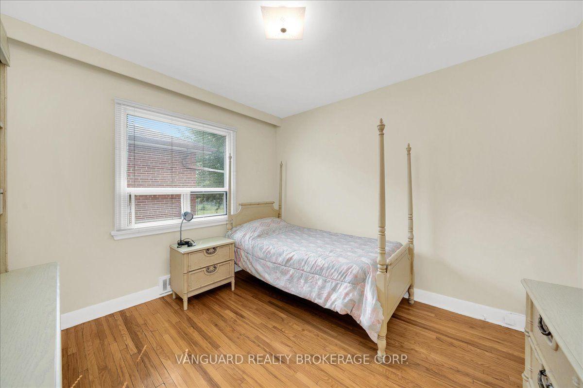 Photo 30 of 39 Camborne Avenue, North York, Downsview-Roding-CFB — HOMEH