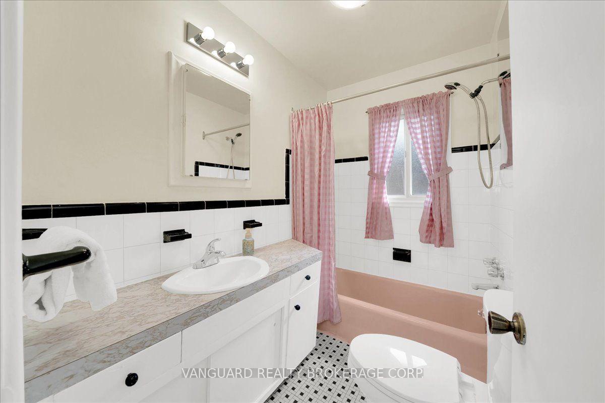 Photo 31 of 39 Camborne Avenue, North York, Downsview-Roding-CFB — HOMEH