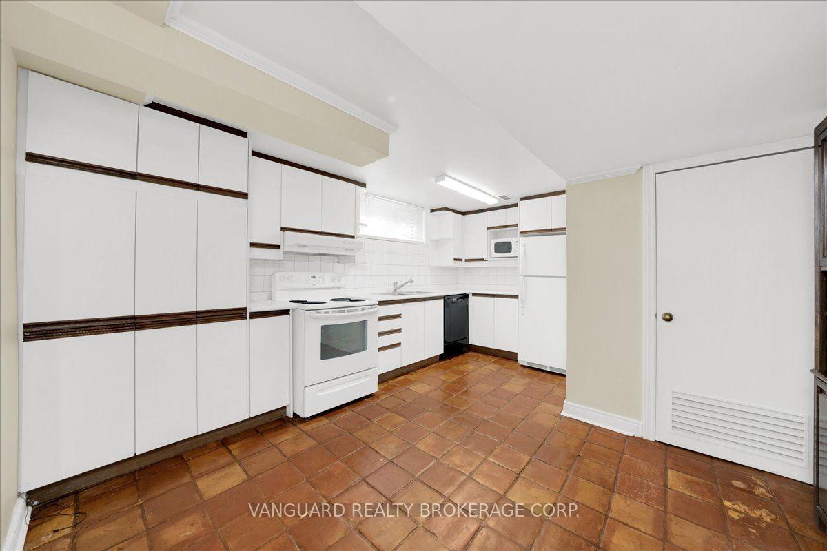 Photo 41 of 39 Camborne Avenue, North York, Downsview-Roding-CFB — HOMEH