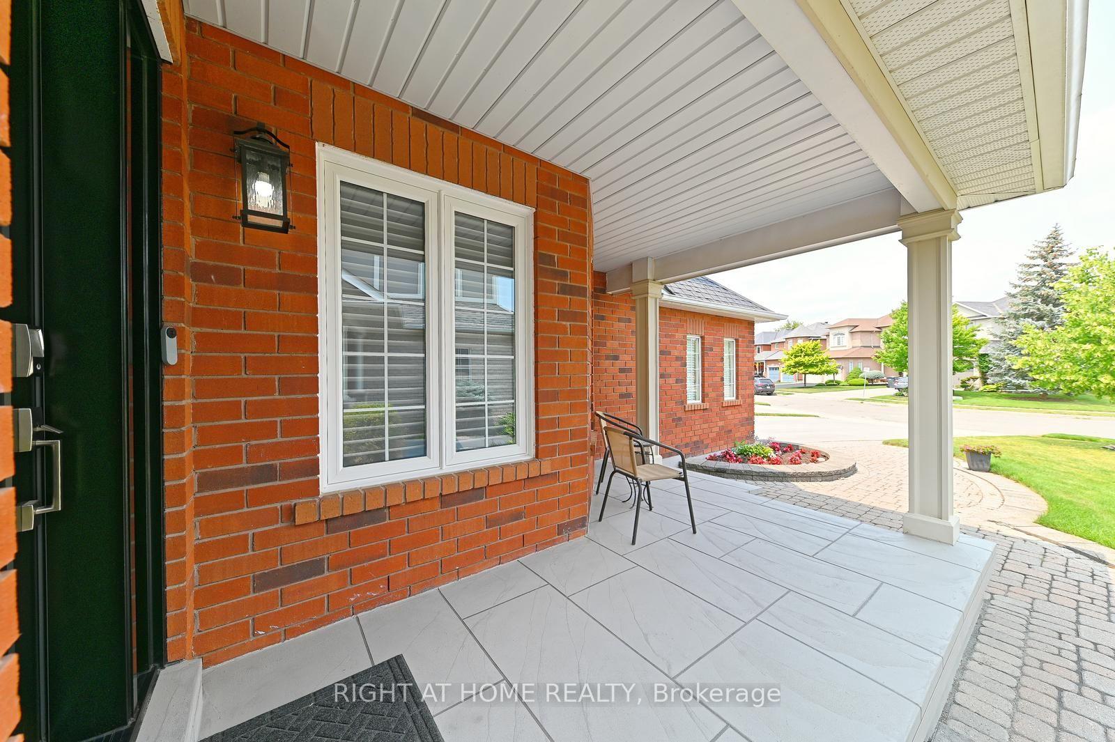Photo 3 of 65 Baybrook Road, Brampton, Snelgrove — HOMEH