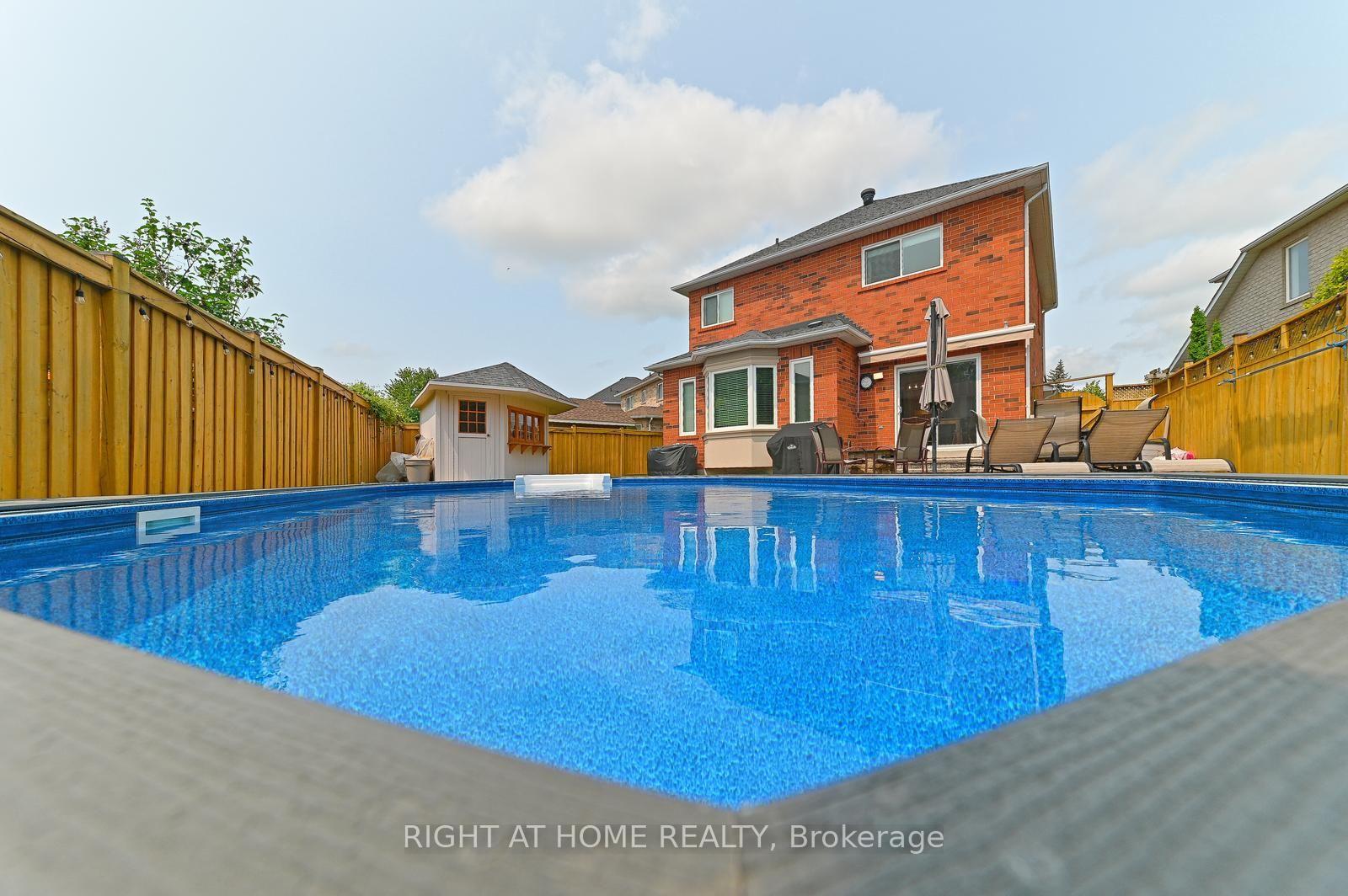 Photo 6 of 65 Baybrook Road, Brampton, Snelgrove — HOMEH