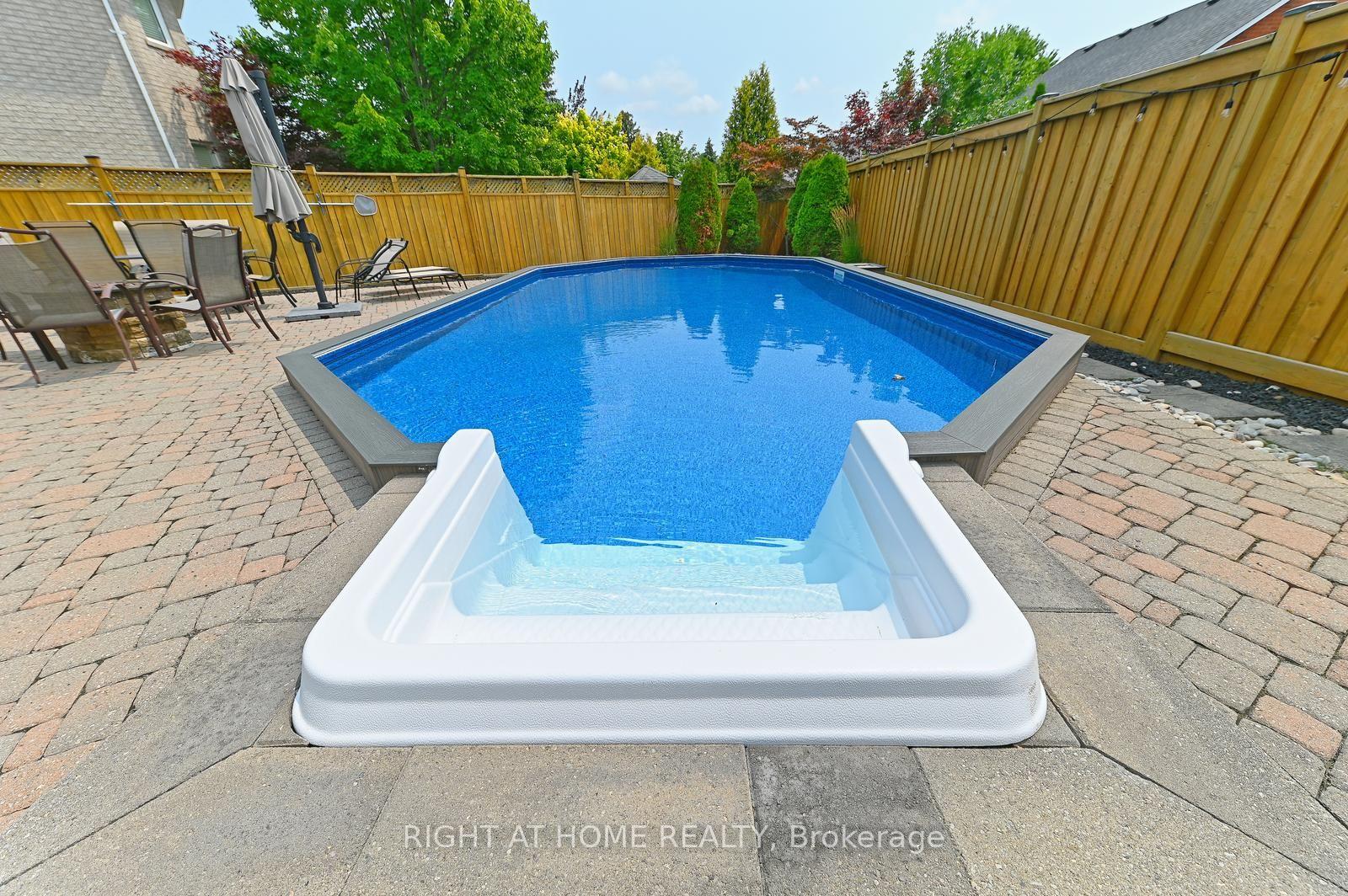 Photo 8 of 65 Baybrook Road, Brampton, Snelgrove — HOMEH