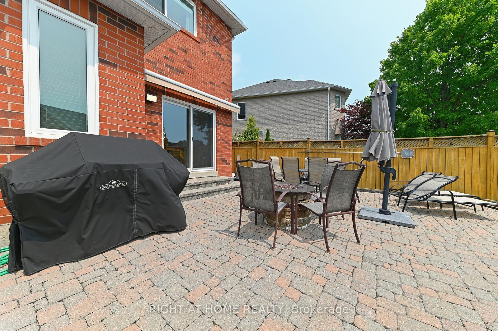 Photo 10 of 65 Baybrook Road, Brampton, Snelgrove — HOMEH