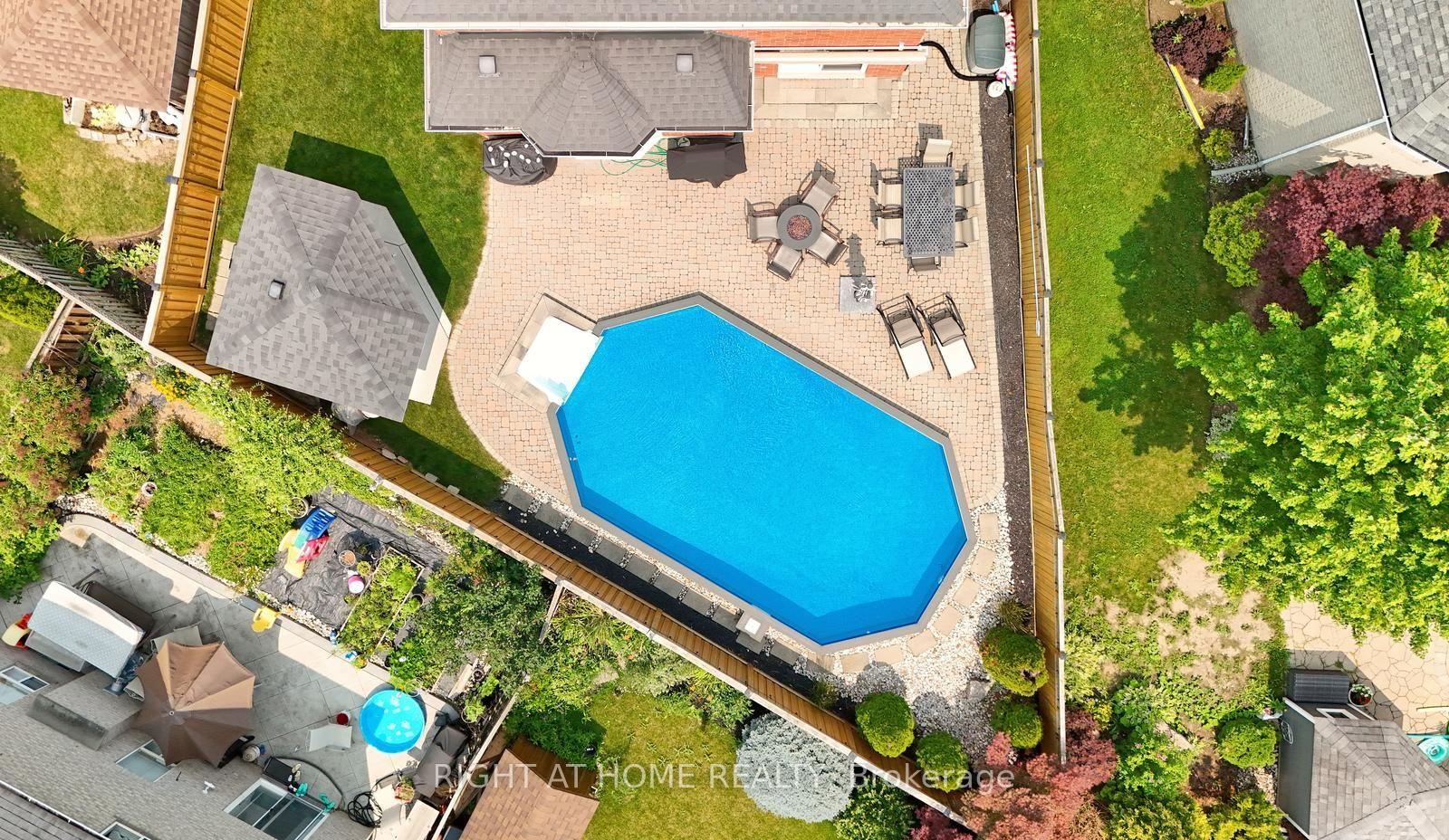Photo 11 of 65 Baybrook Road, Brampton, Snelgrove — HOMEH