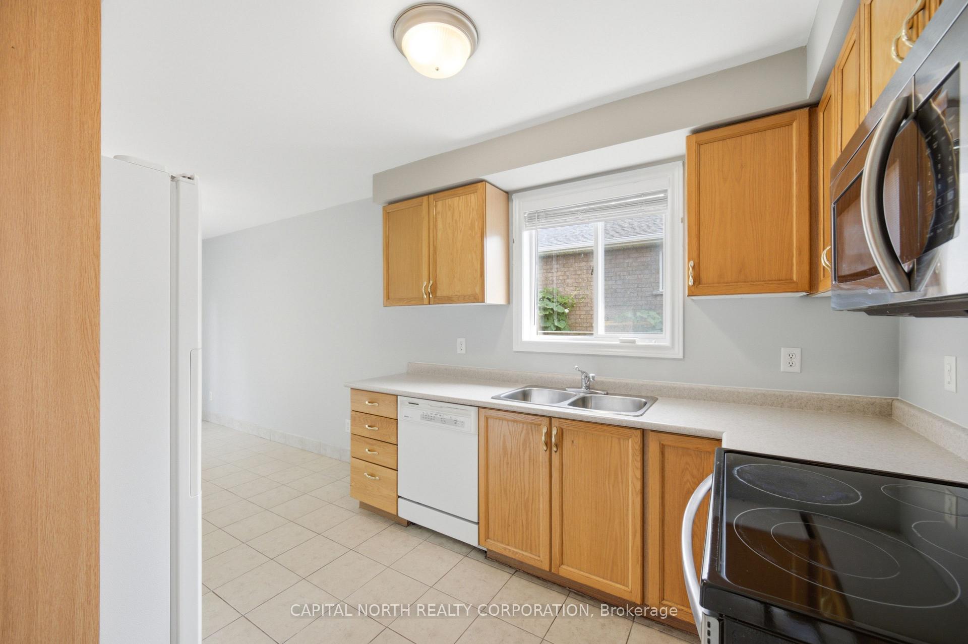 Photo 8 of 126 Marsellus Drive, Barrie, Holly — HOMEH