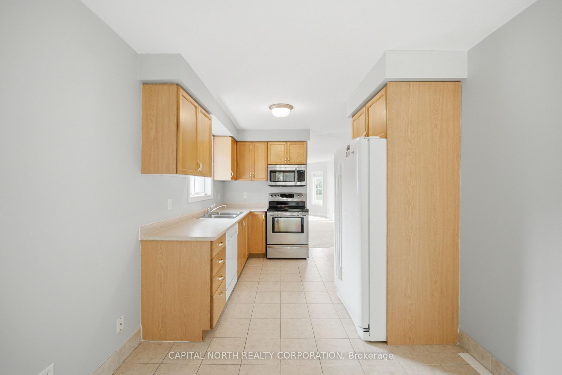 Photo 10 of 126 Marsellus Drive, Barrie, Holly — HOMEH