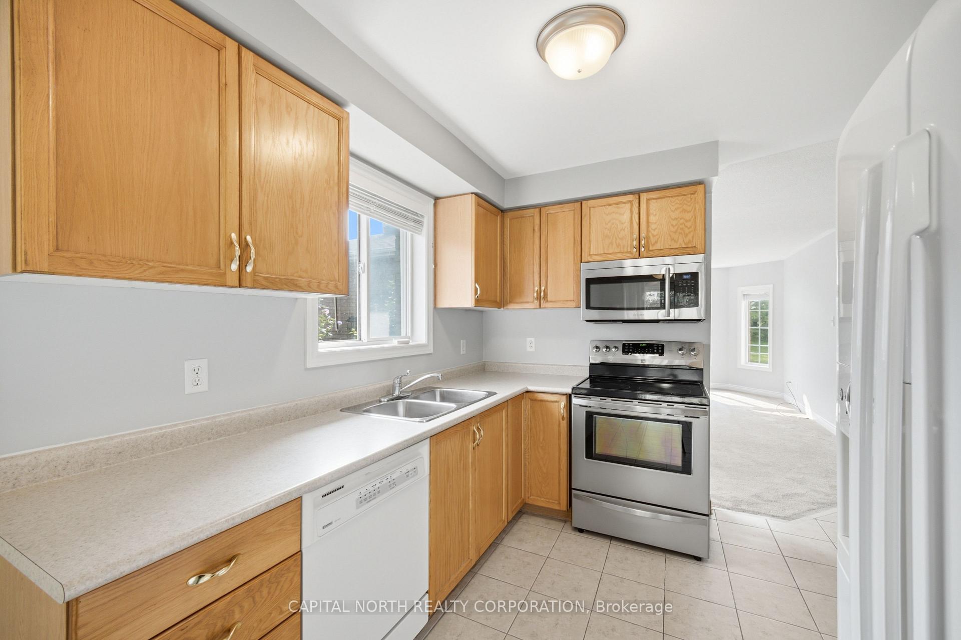 Photo 11 of 126 Marsellus Drive, Barrie, Holly — HOMEH