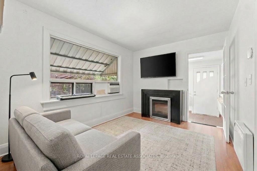 Photo 4 of 268 Troy Street, Mississauga, Mineola — HOMEH