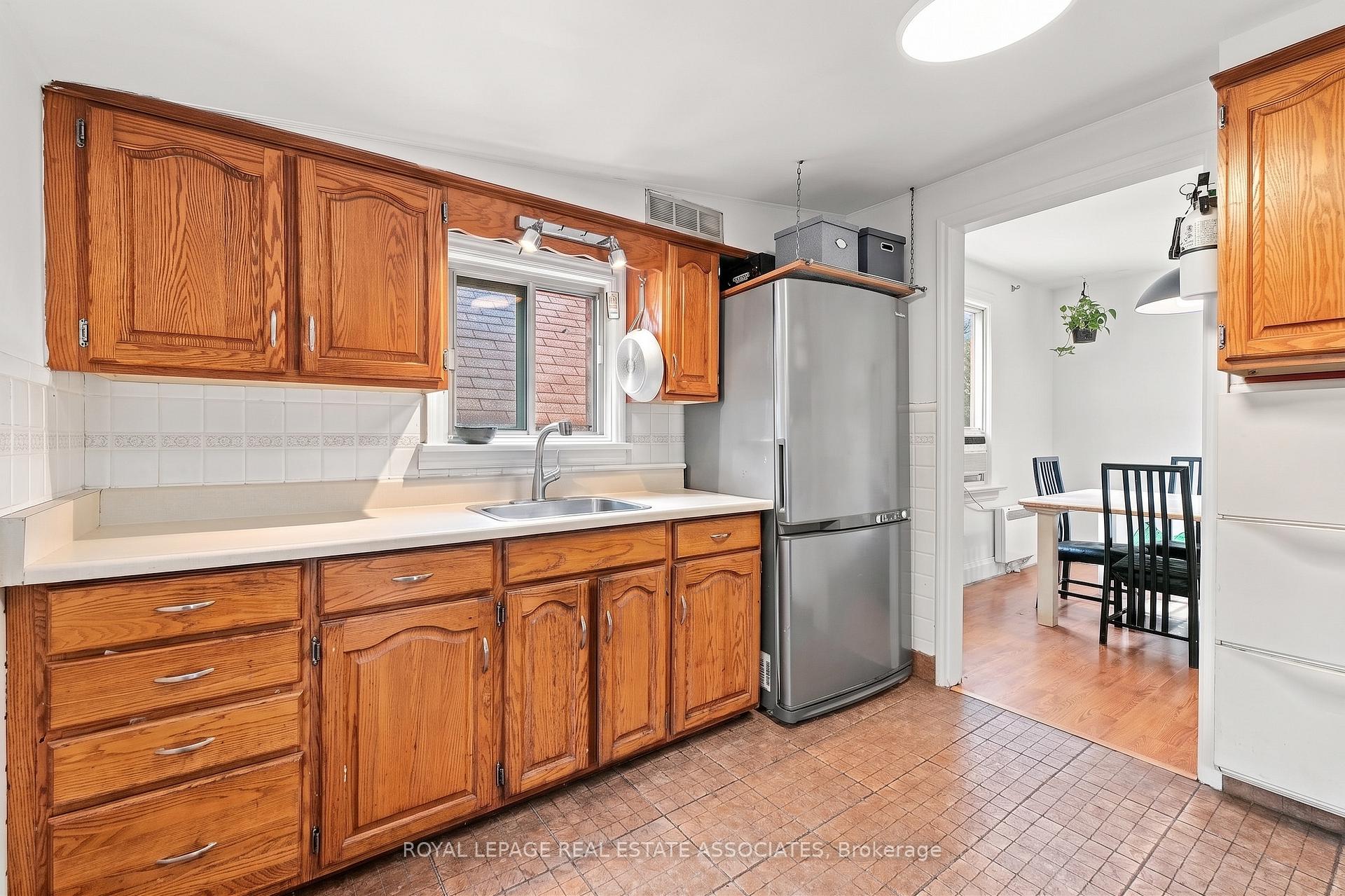 Photo 6 of 268 Troy Street, Mississauga, Mineola — HOMEH