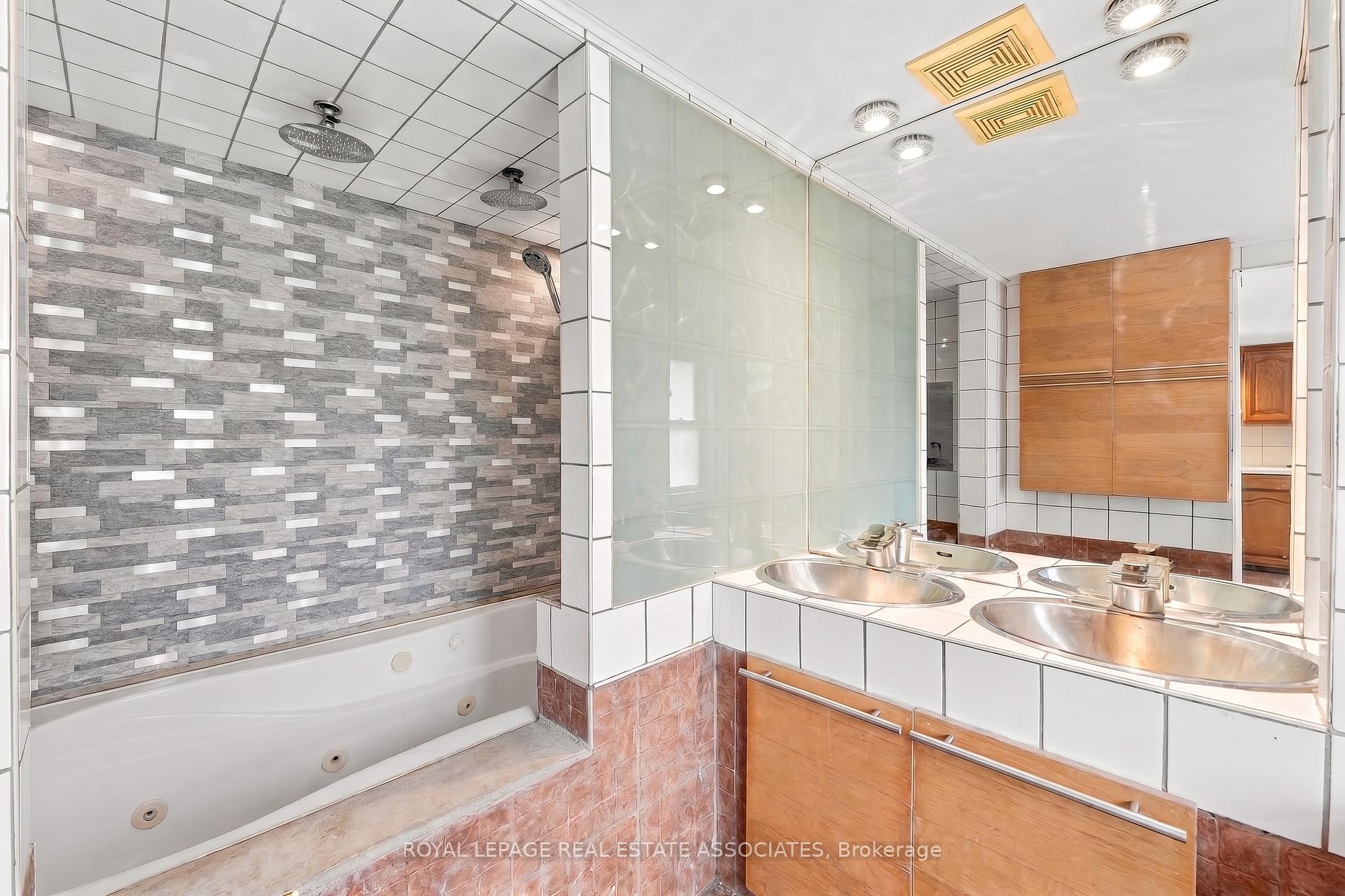 Photo 10 of 268 Troy Street, Mississauga, Mineola — HOMEH