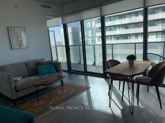 Photo 3 of Unit 3002, 185 Roehampton Avenue, Toronto, Mount Pleasant West — HOMEH