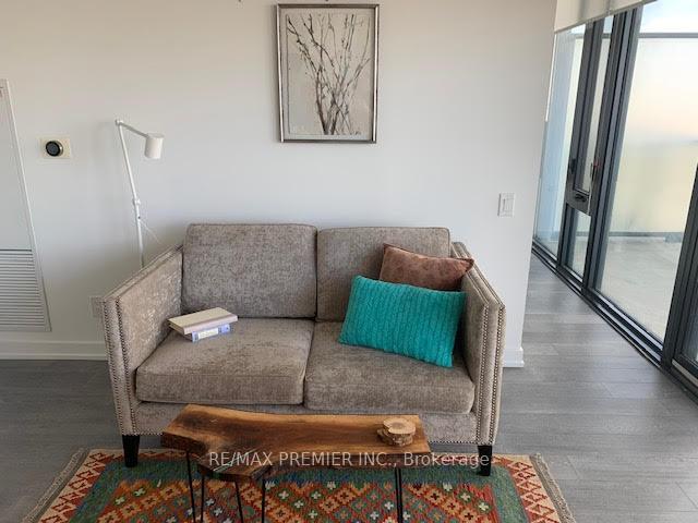 Photo 4 of Unit 3002, 185 Roehampton Avenue, Toronto, Mount Pleasant West — HOMEH