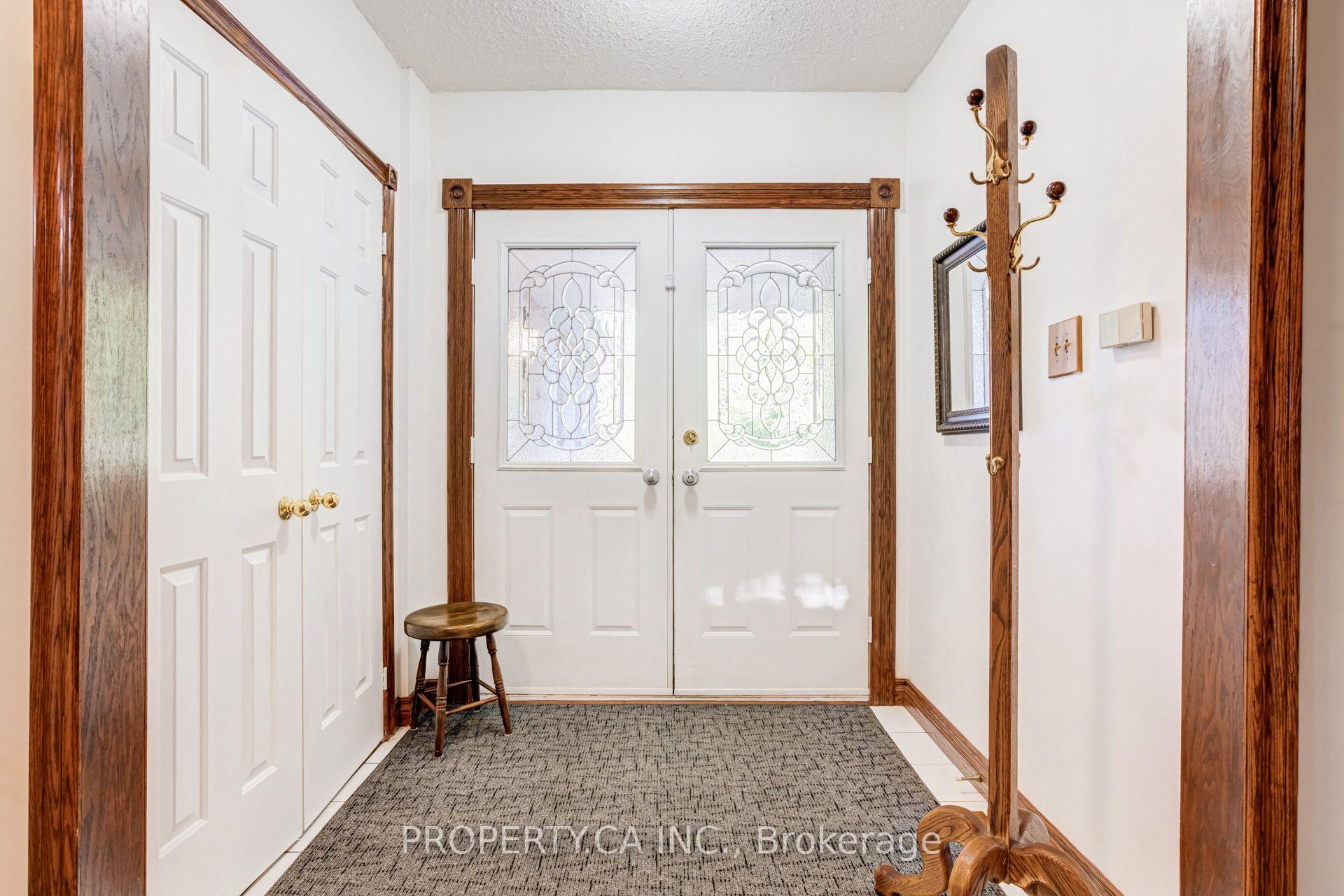 Photo 4 of 411 Freeman Crescent, Oakville, Falgarwood — HOMEH