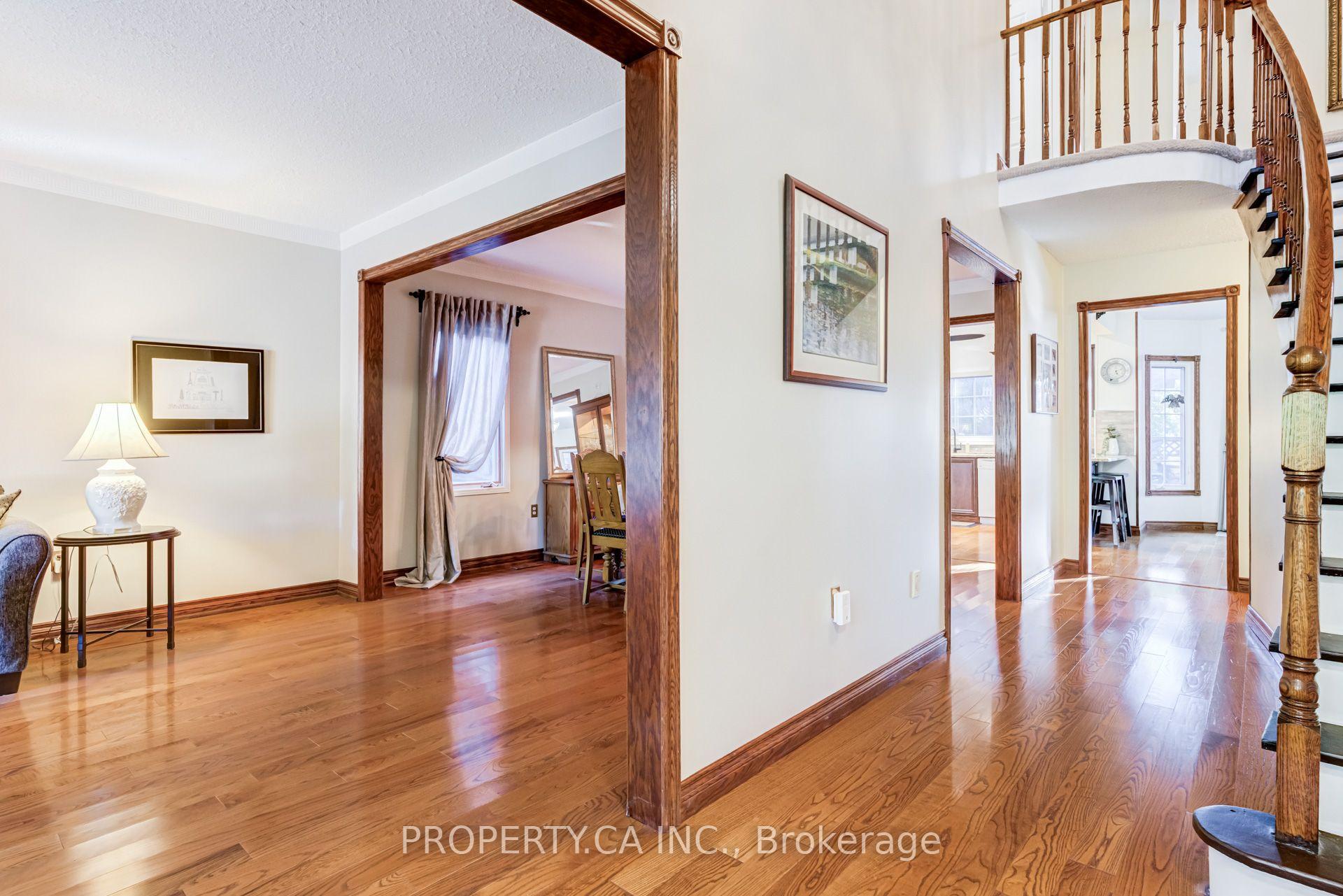 Photo 6 of 411 Freeman Crescent, Oakville, Falgarwood — HOMEH