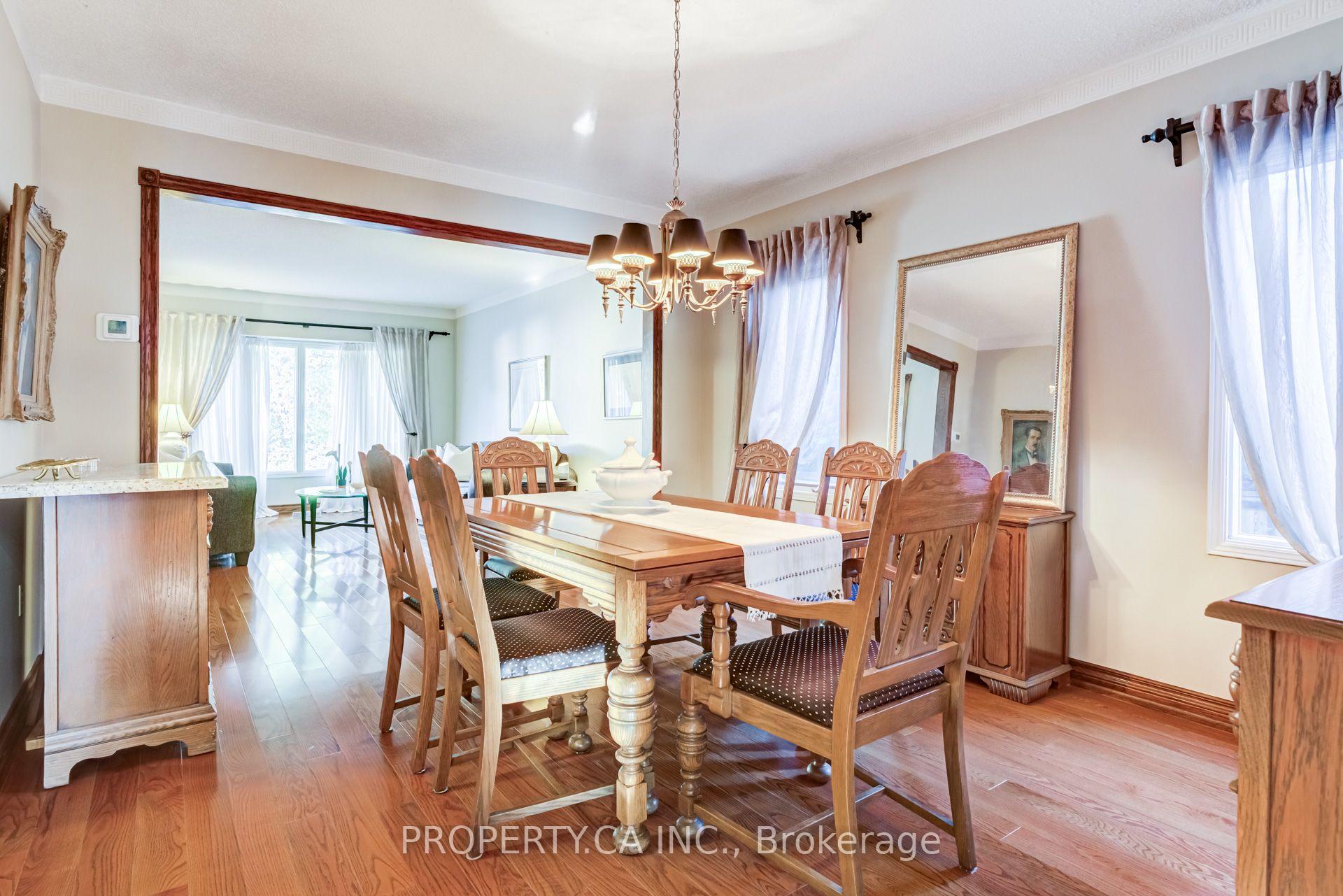 Photo 11 of 411 Freeman Crescent, Oakville, Falgarwood — HOMEH