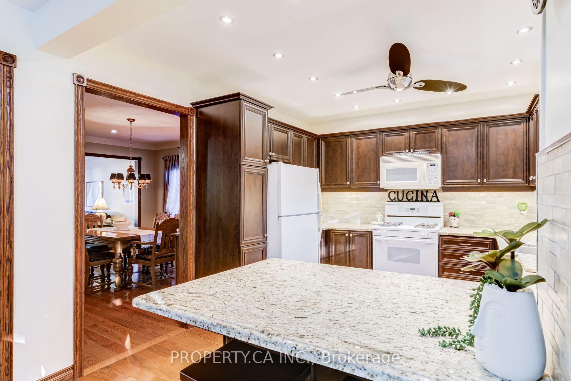 Photo 12 of 411 Freeman Crescent, Oakville, Falgarwood — HOMEH