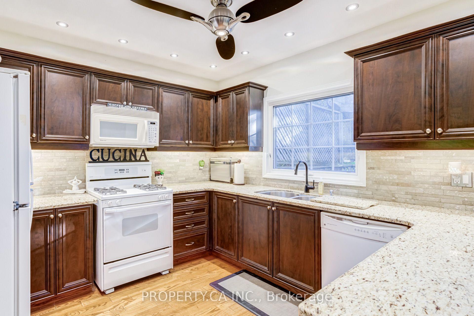 Photo 13 of 411 Freeman Crescent, Oakville, Falgarwood — HOMEH