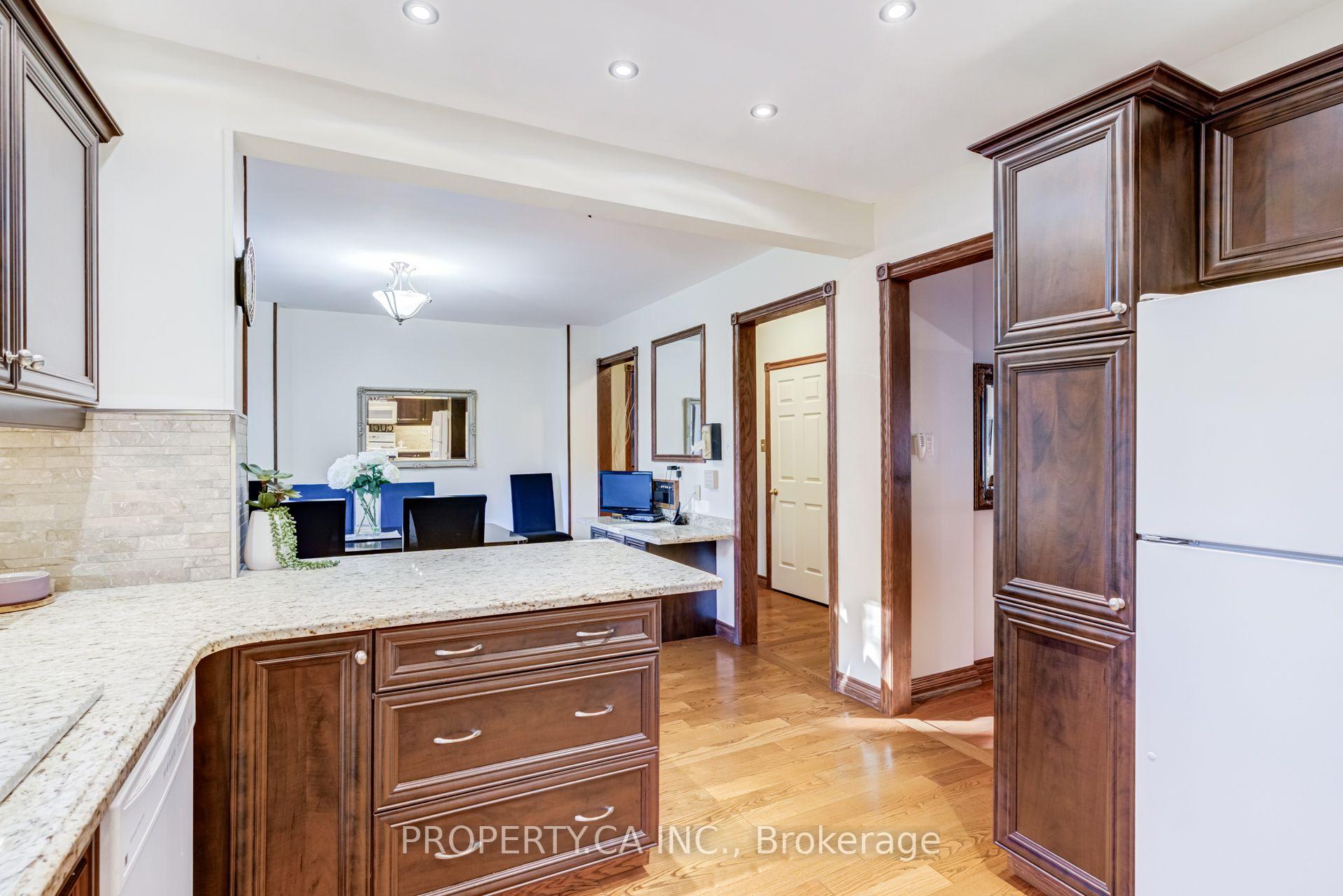 Photo 15 of 411 Freeman Crescent, Oakville, Falgarwood — HOMEH
