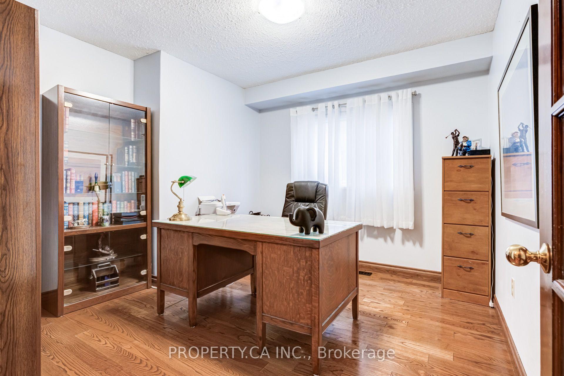 Photo 21 of 411 Freeman Crescent, Oakville, Falgarwood — HOMEH