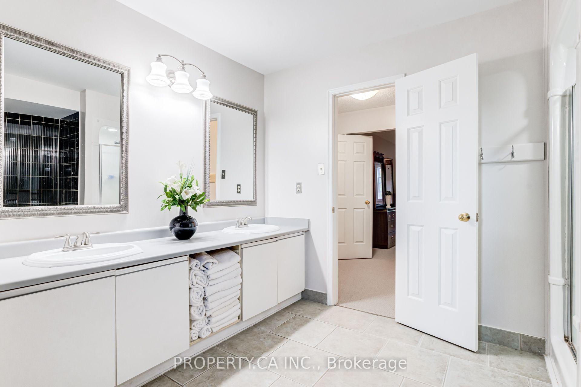 Photo 33 of 411 Freeman Crescent, Oakville, Falgarwood — HOMEH