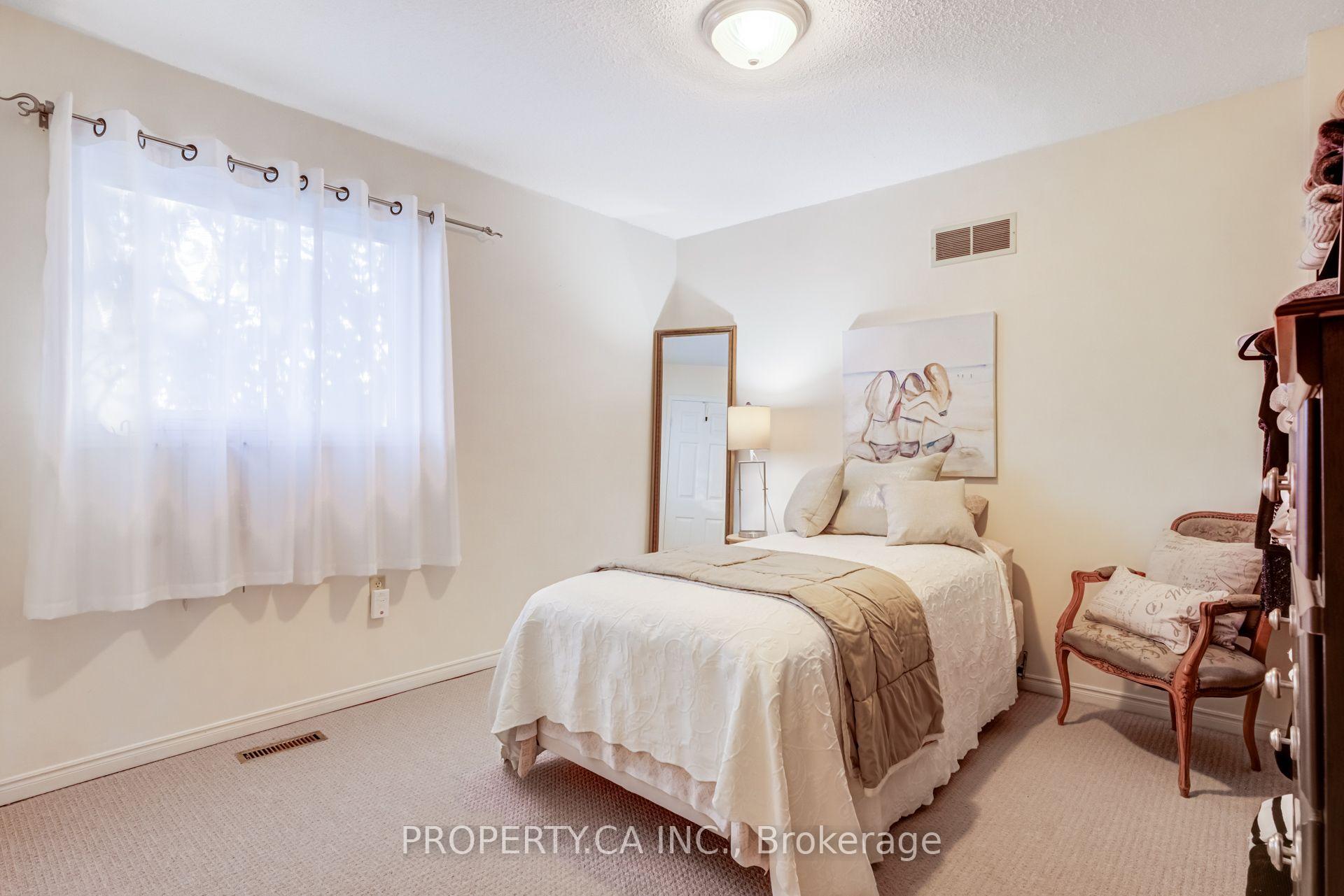 Photo 35 of 411 Freeman Crescent, Oakville, Falgarwood — HOMEH