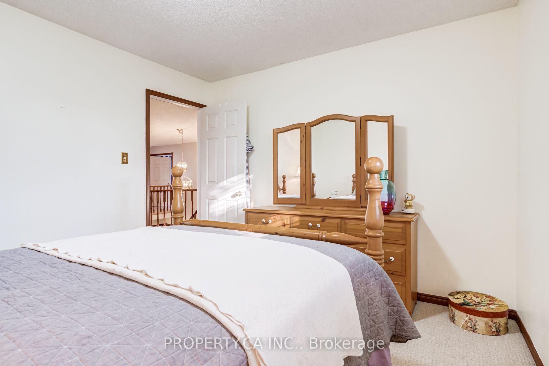 Photo 38 of 411 Freeman Crescent, Oakville, Falgarwood — HOMEH