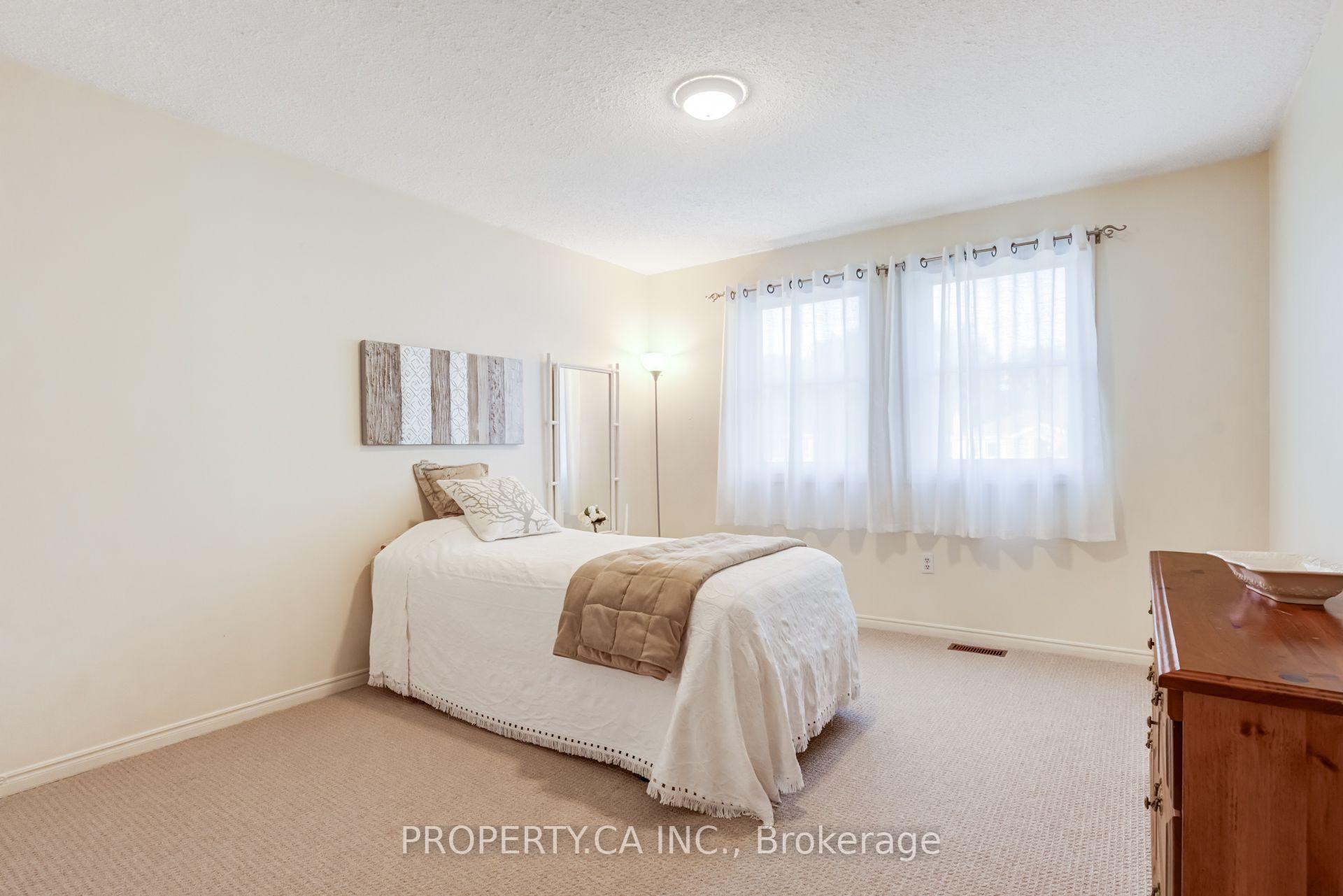 Photo 39 of 411 Freeman Crescent, Oakville, Falgarwood — HOMEH