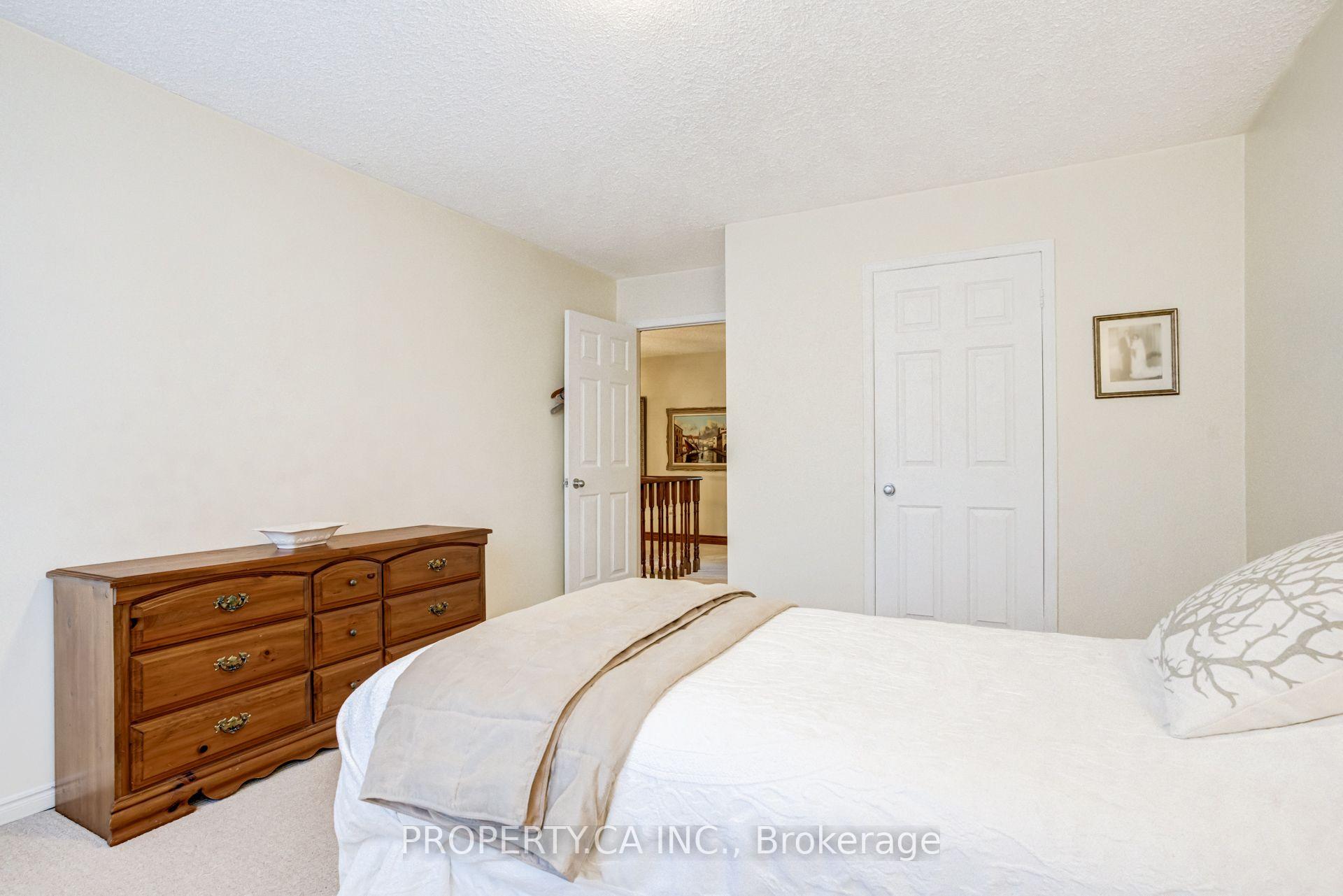 Photo 40 of 411 Freeman Crescent, Oakville, Falgarwood — HOMEH