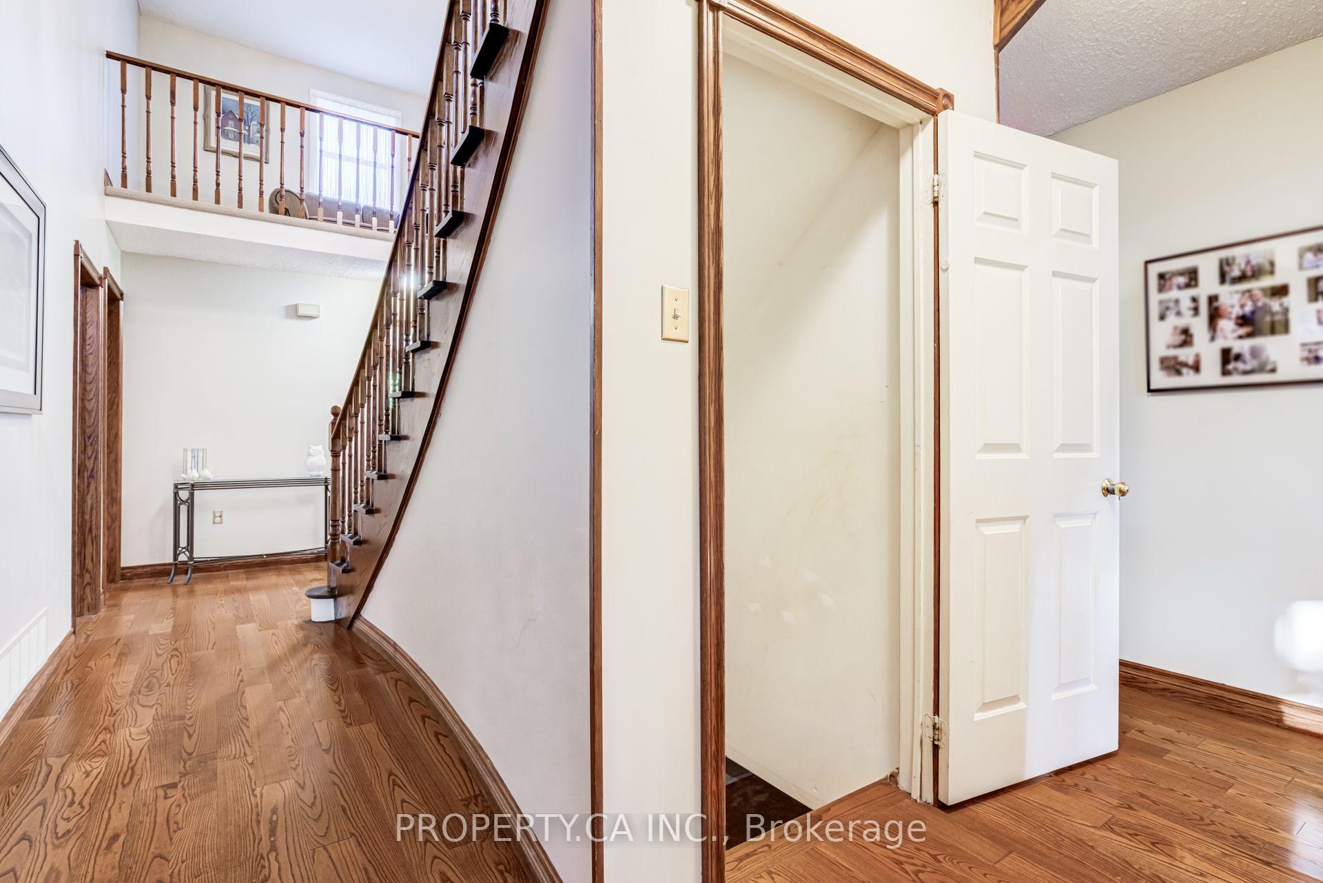 Photo 42 of 411 Freeman Crescent, Oakville, Falgarwood — HOMEH