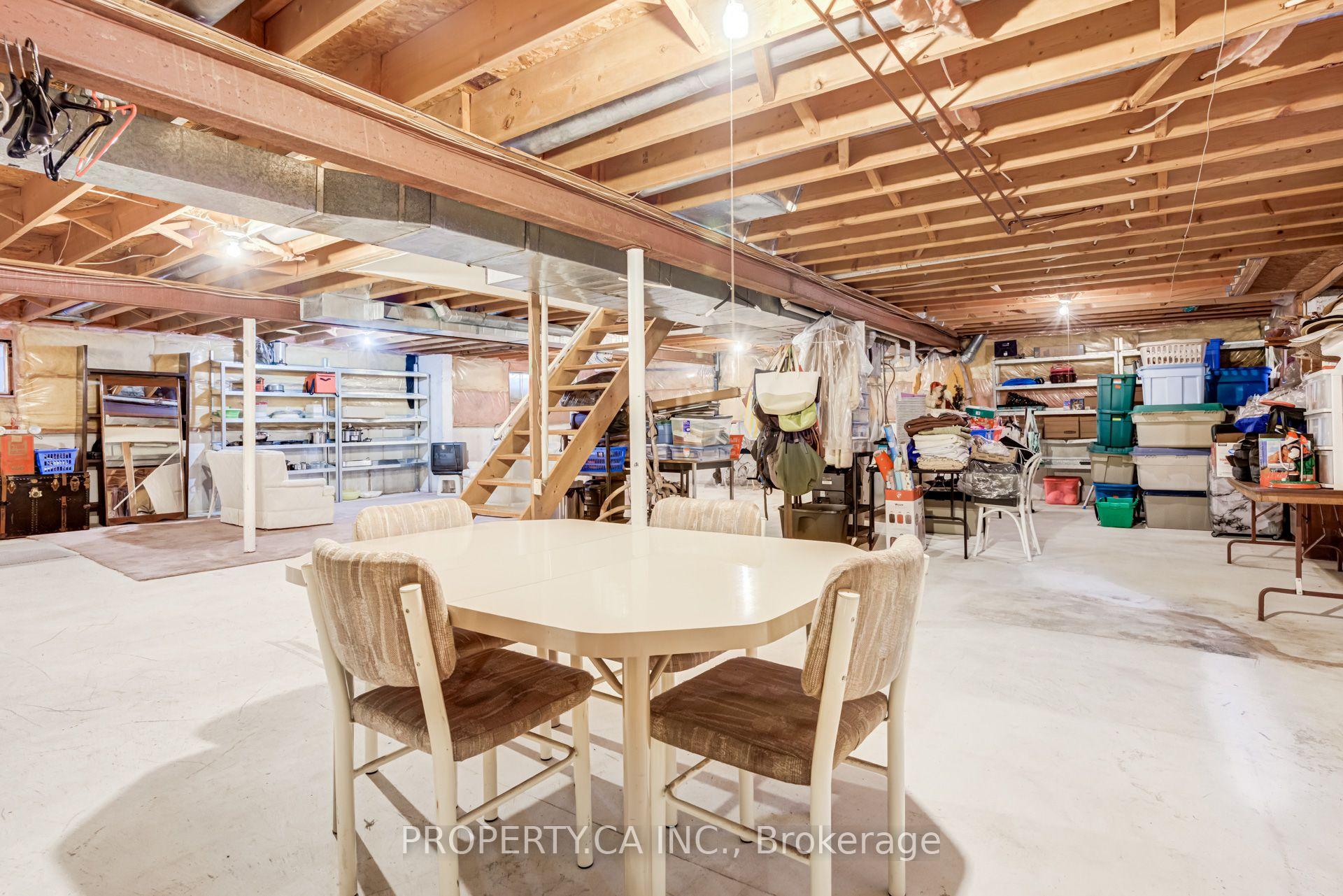 Photo 43 of 411 Freeman Crescent, Oakville, Falgarwood — HOMEH