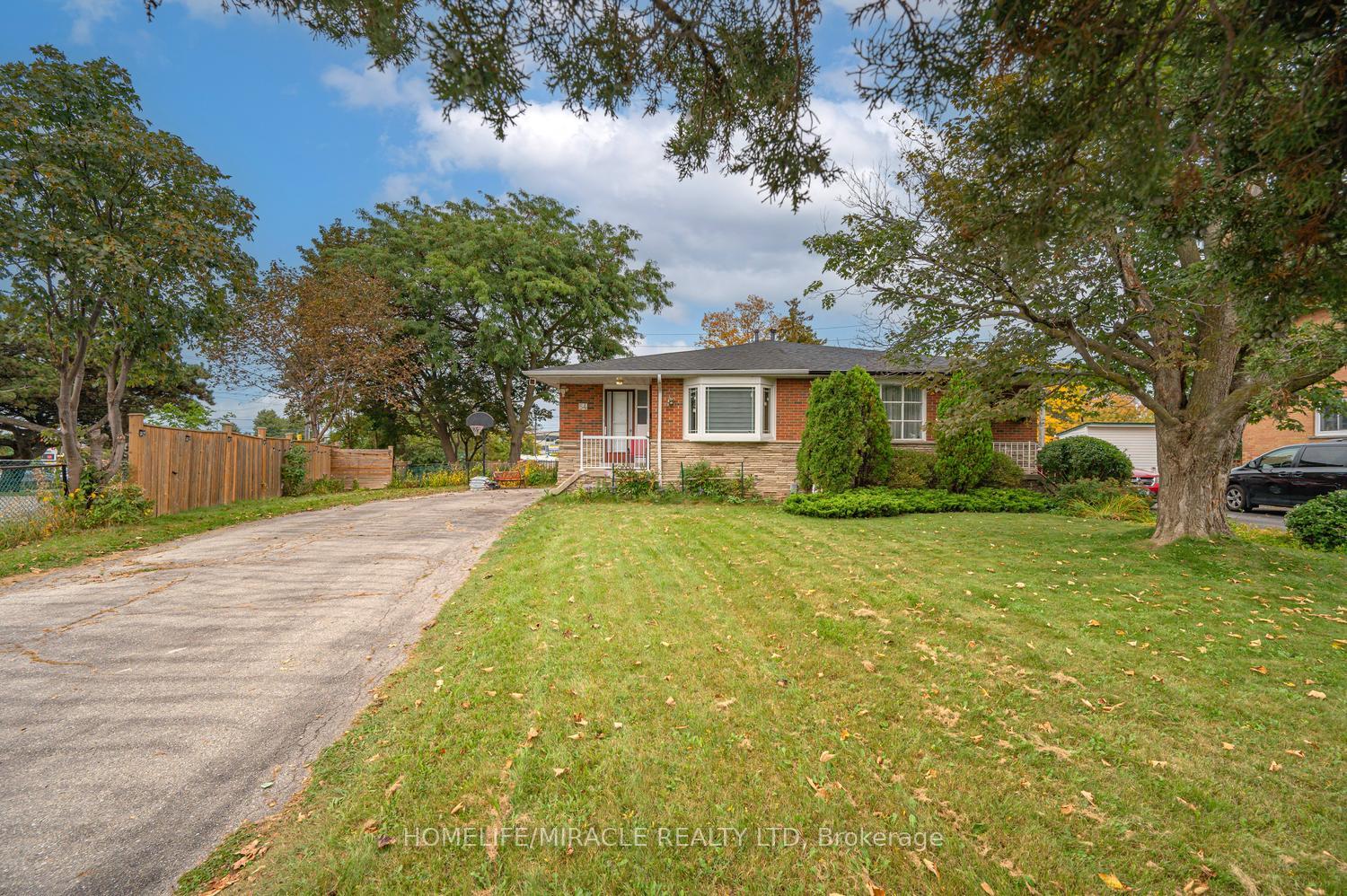 Photo 5 of 54 Sunderland Crescent, Scarborough, Woburn — HOMEH