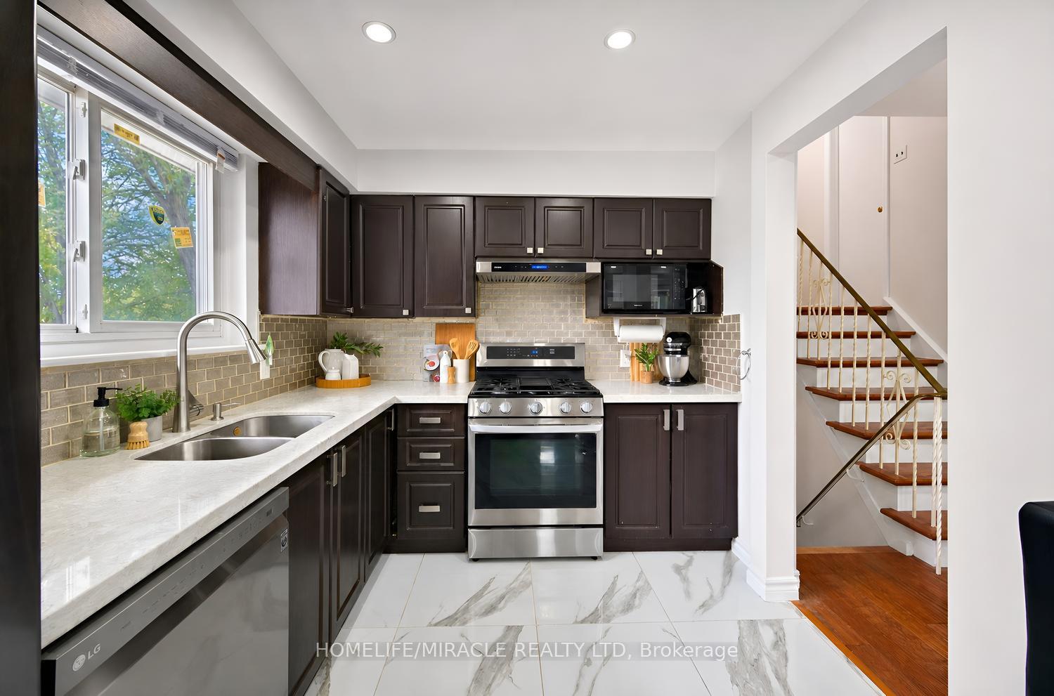 Photo 17 of 54 Sunderland Crescent, Scarborough, Woburn — HOMEH