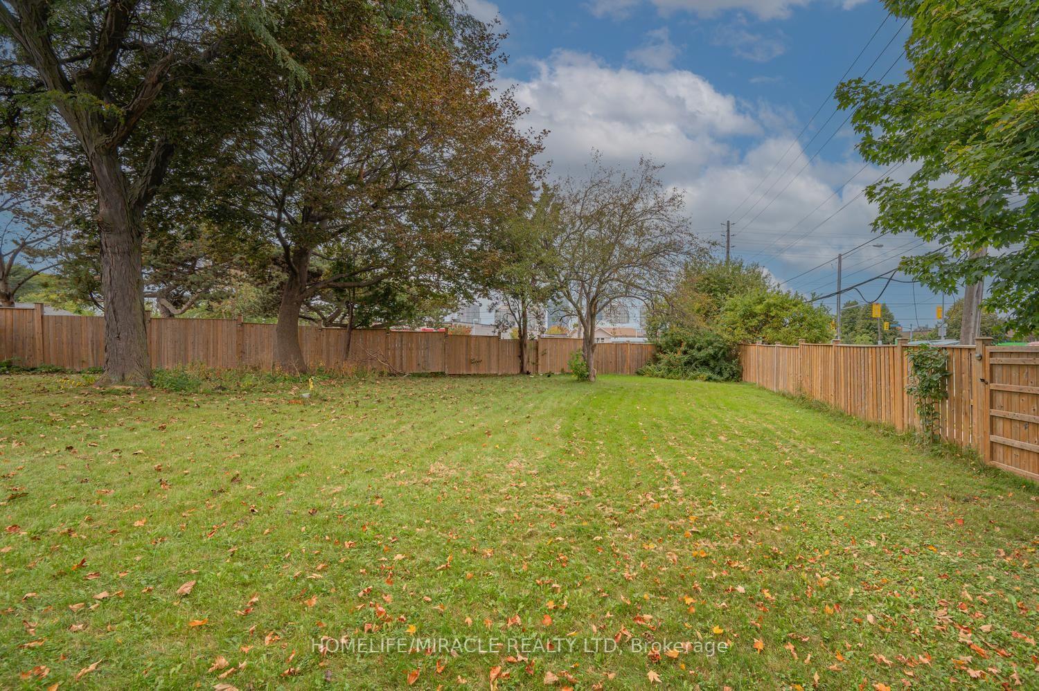 Photo 49 of 54 Sunderland Crescent, Scarborough, Woburn — HOMEH