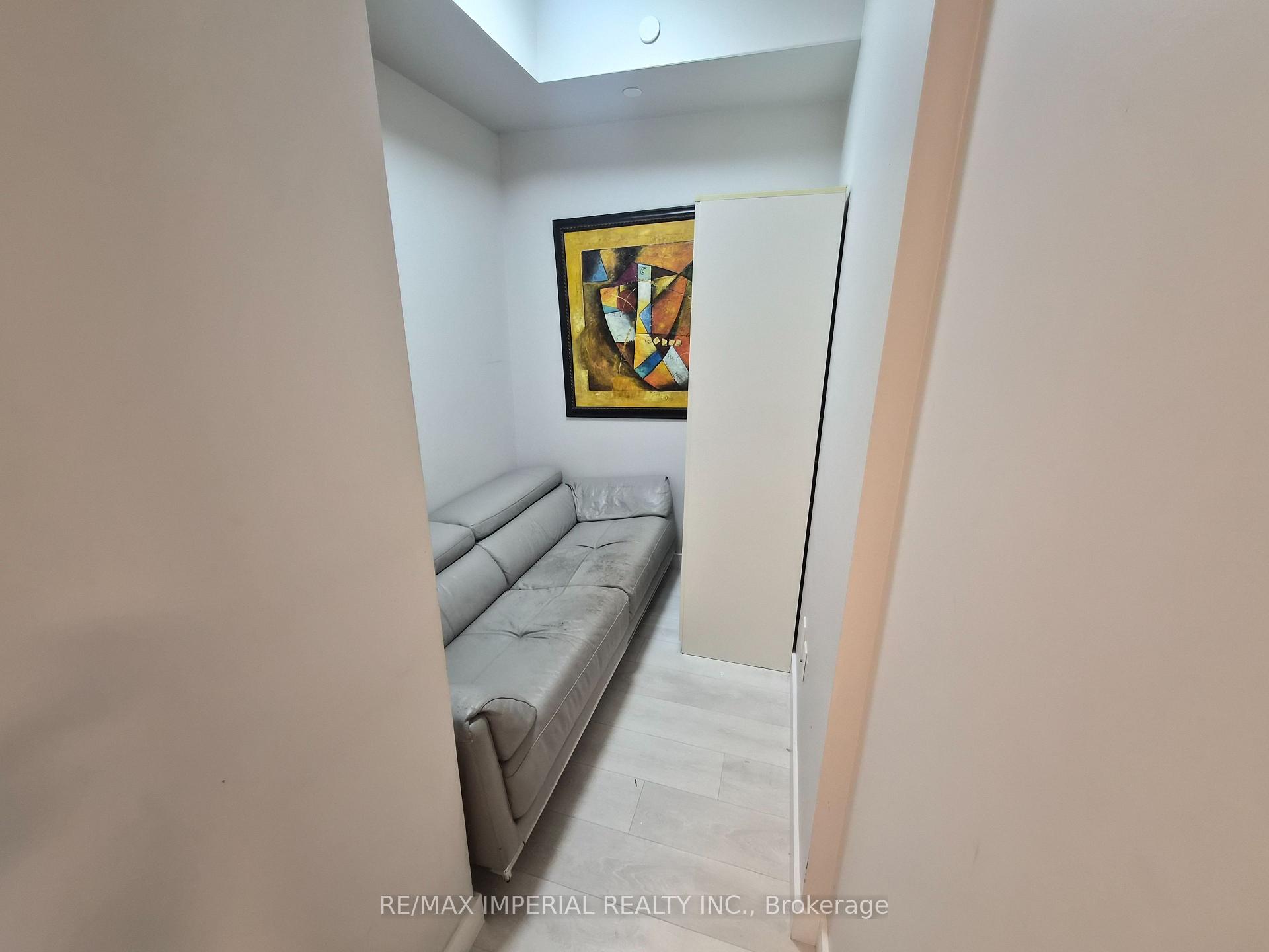 Photo 3 of Unit 609, 8 Eglington Avenue E, Toronto, Yonge-Eglinton — HOMEH