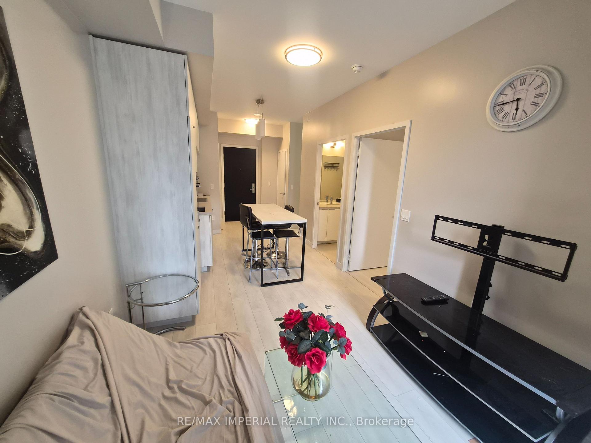 Photo 8 of Unit 609, 8 Eglington Avenue E, Toronto, Yonge-Eglinton — HOMEH