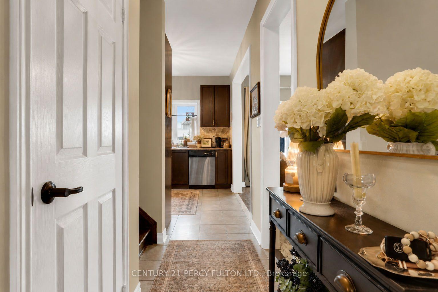 Photo 5 of 19 Pearcey Crescent, Barrie, West Bayfield — HOMEH