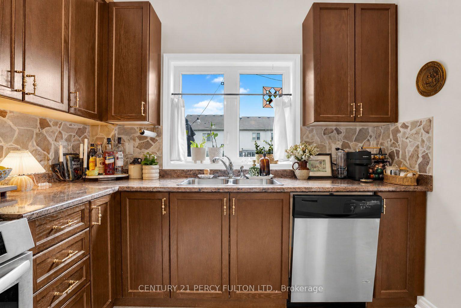 Photo 7 of 19 Pearcey Crescent, Barrie, West Bayfield — HOMEH