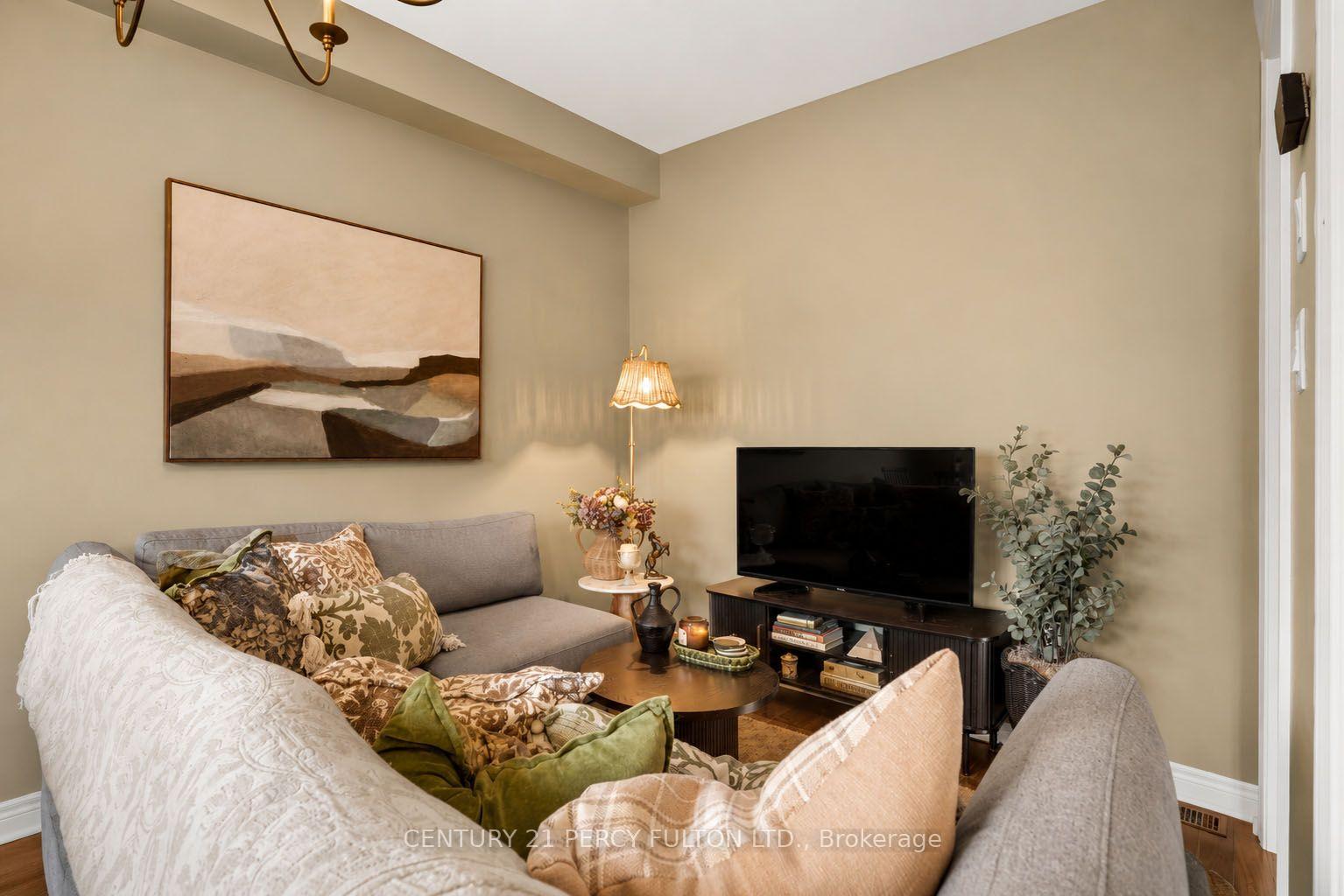 Photo 12 of 19 Pearcey Crescent, Barrie, West Bayfield — HOMEH