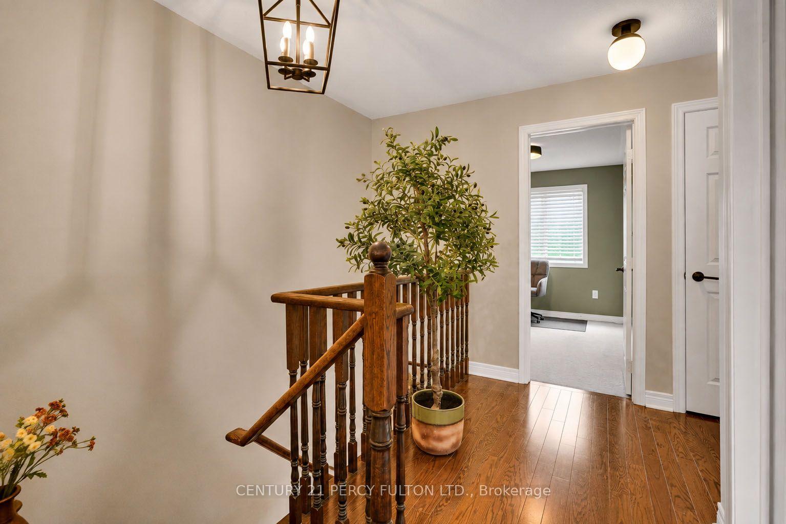 Photo 17 of 19 Pearcey Crescent, Barrie, West Bayfield — HOMEH