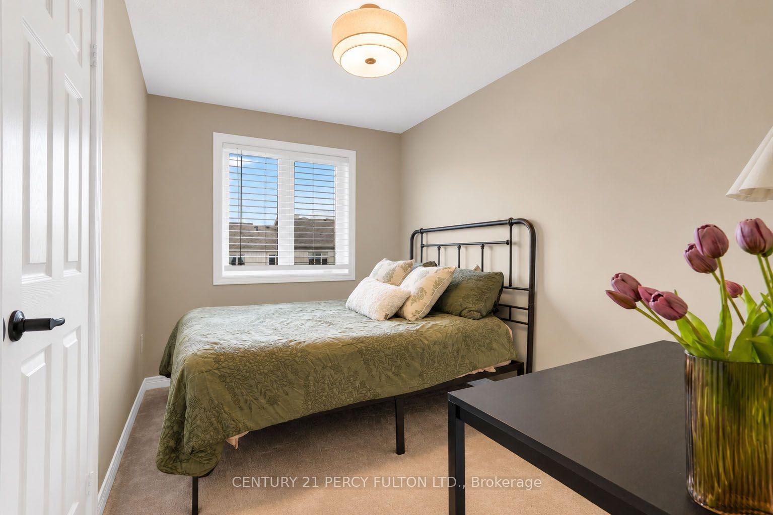 Photo 20 of 19 Pearcey Crescent, Barrie, West Bayfield — HOMEH