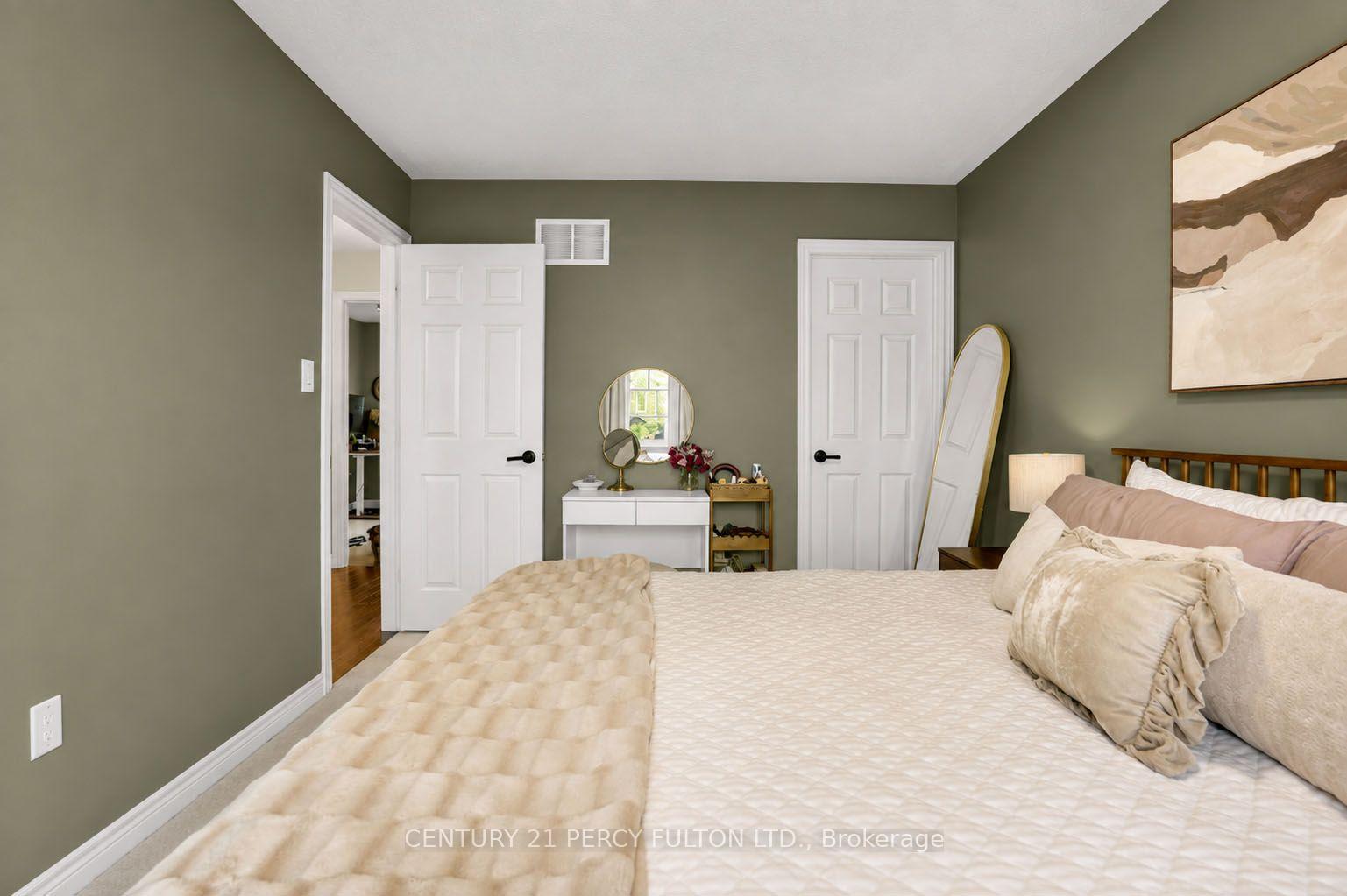 Photo 22 of 19 Pearcey Crescent, Barrie, West Bayfield — HOMEH