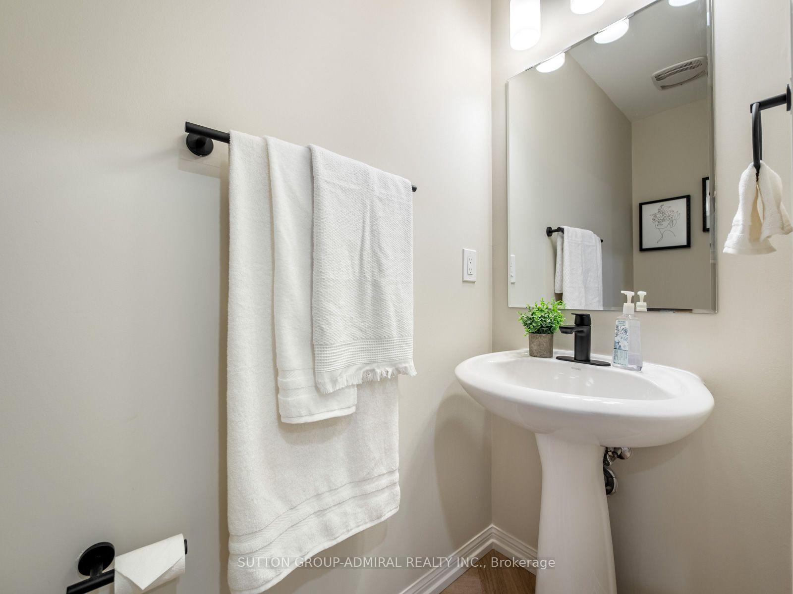 Photo 23 of 43 Deans Drive, Scarborough, Clairlea-Birchmount — HOMEH