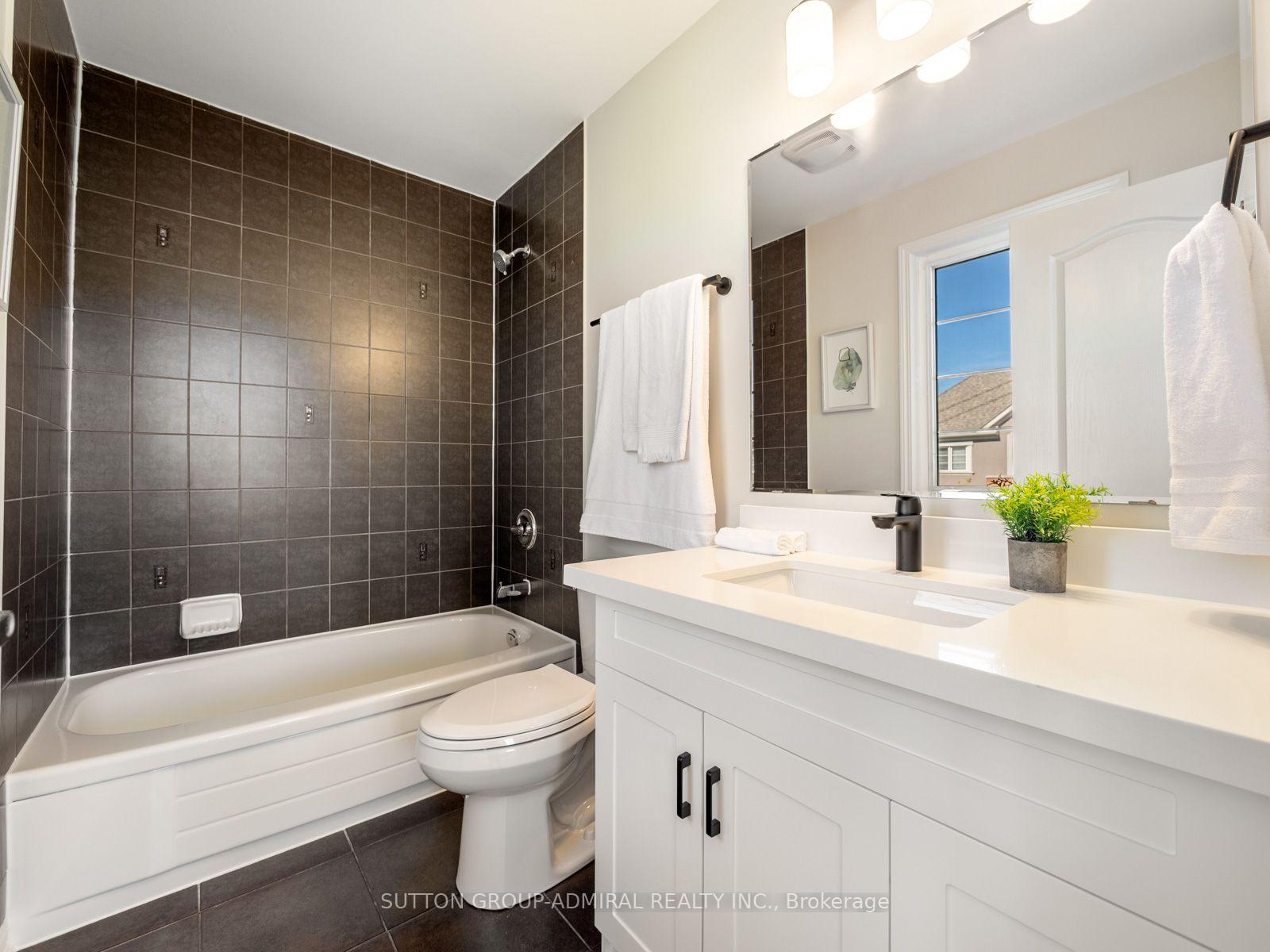 Photo 32 of 43 Deans Drive, Scarborough, Clairlea-Birchmount — HOMEH
