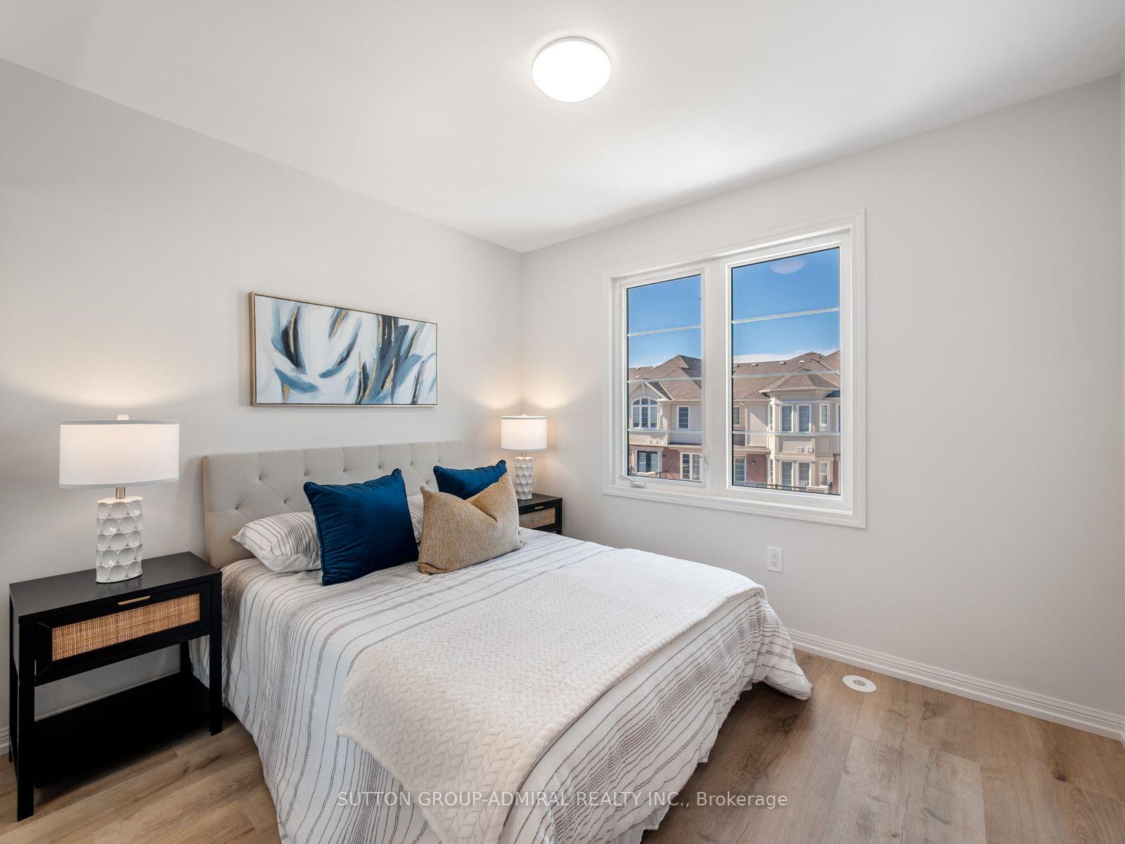 Photo 33 of 43 Deans Drive, Scarborough, Clairlea-Birchmount — HOMEH